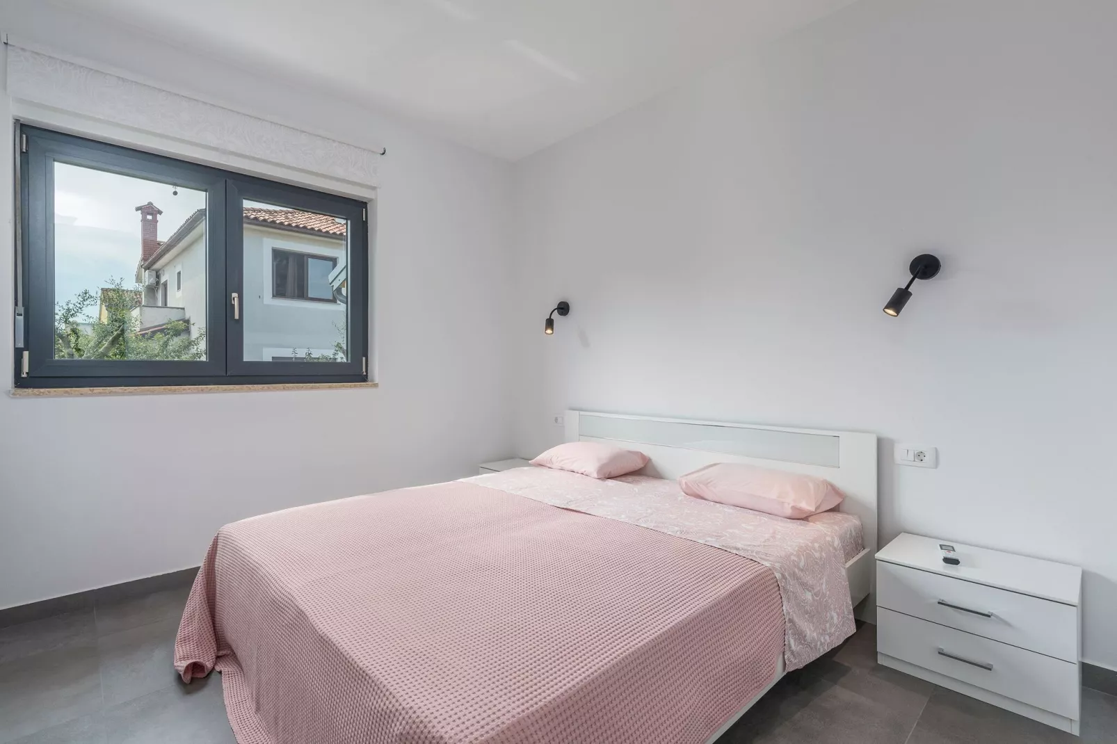 Anton-Bedroom