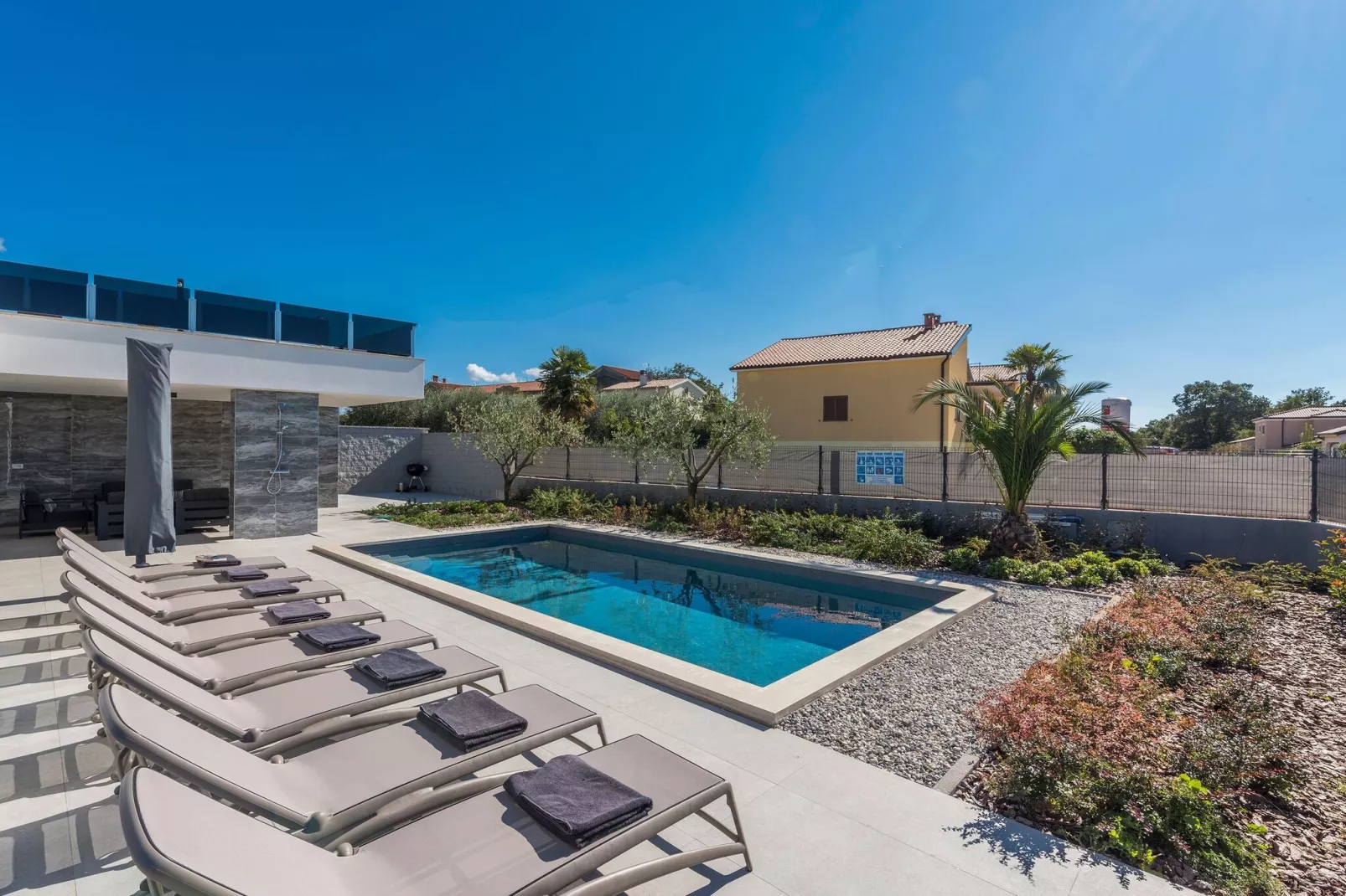 Sandy-Pool