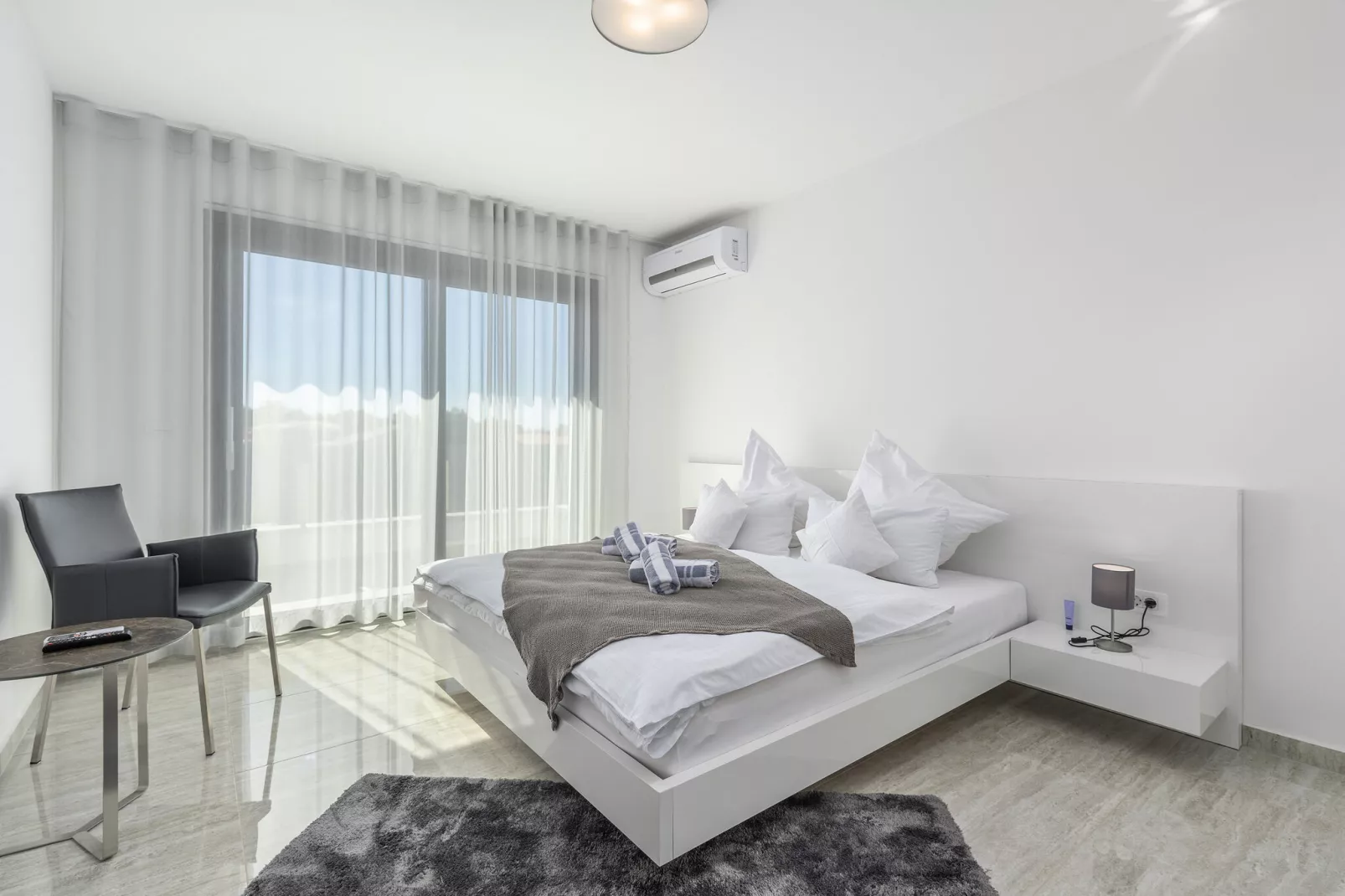 Sandy-Bedroom