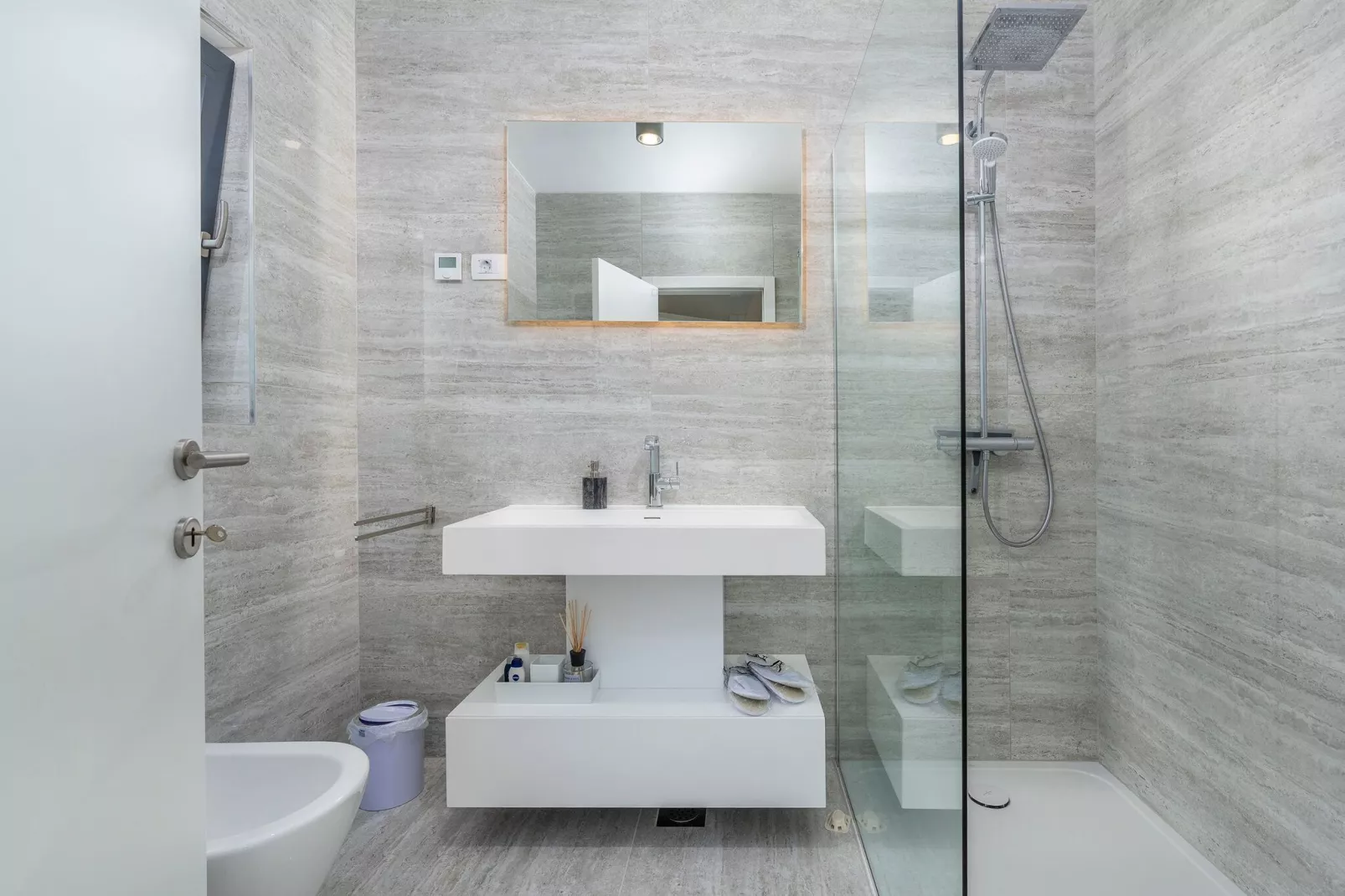 Sandy-Bathroom