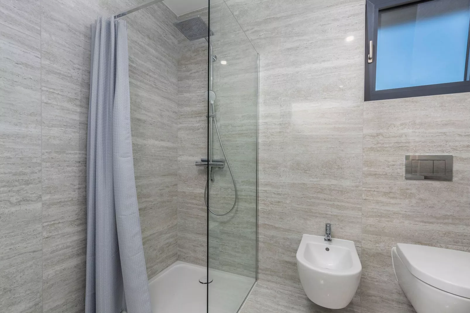 Sandy-Bathroom