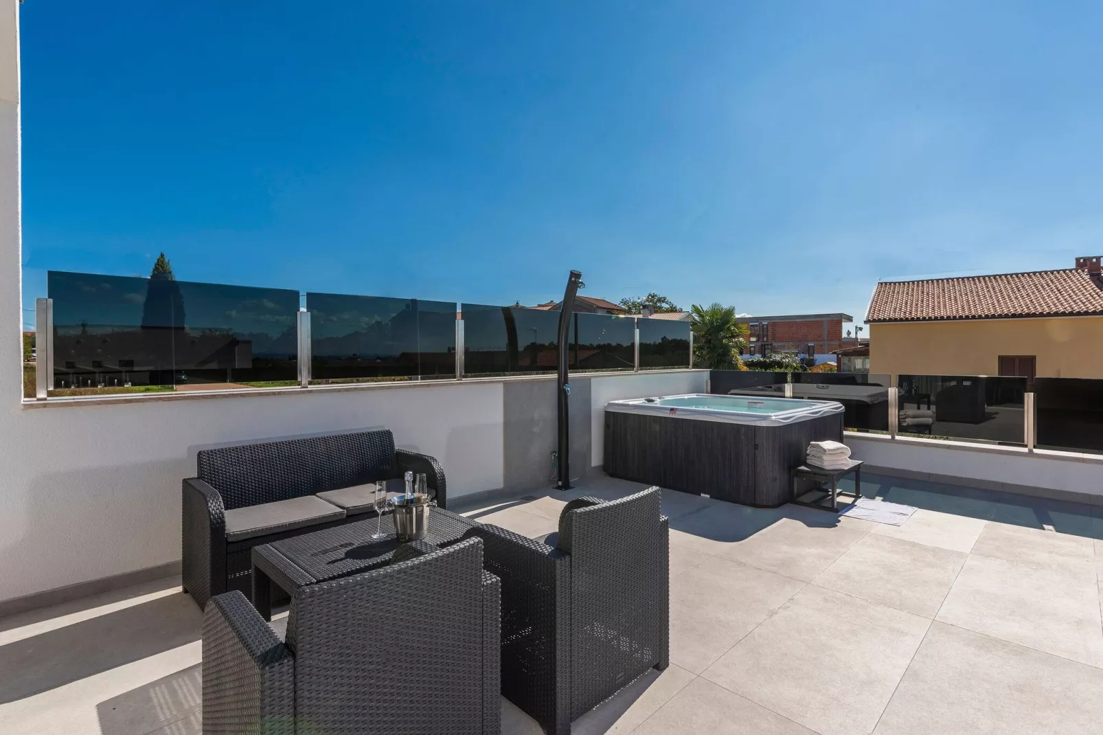 Sandy-Terrace balcony