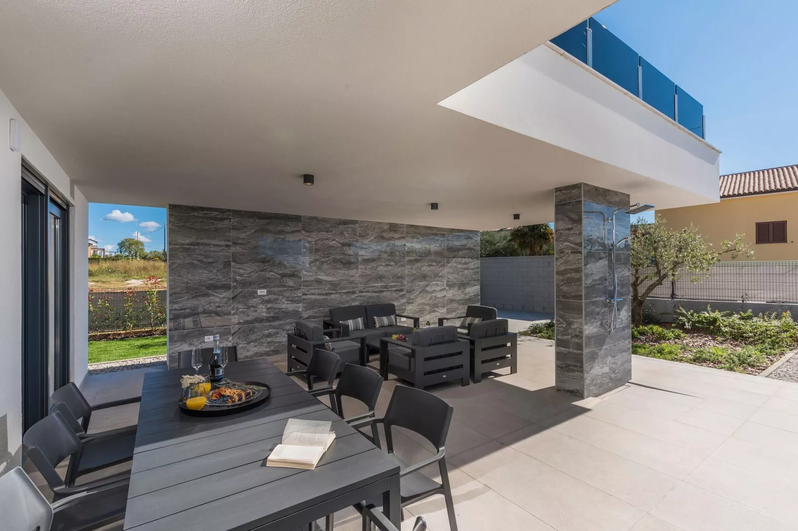Sandy-Terrace balcony