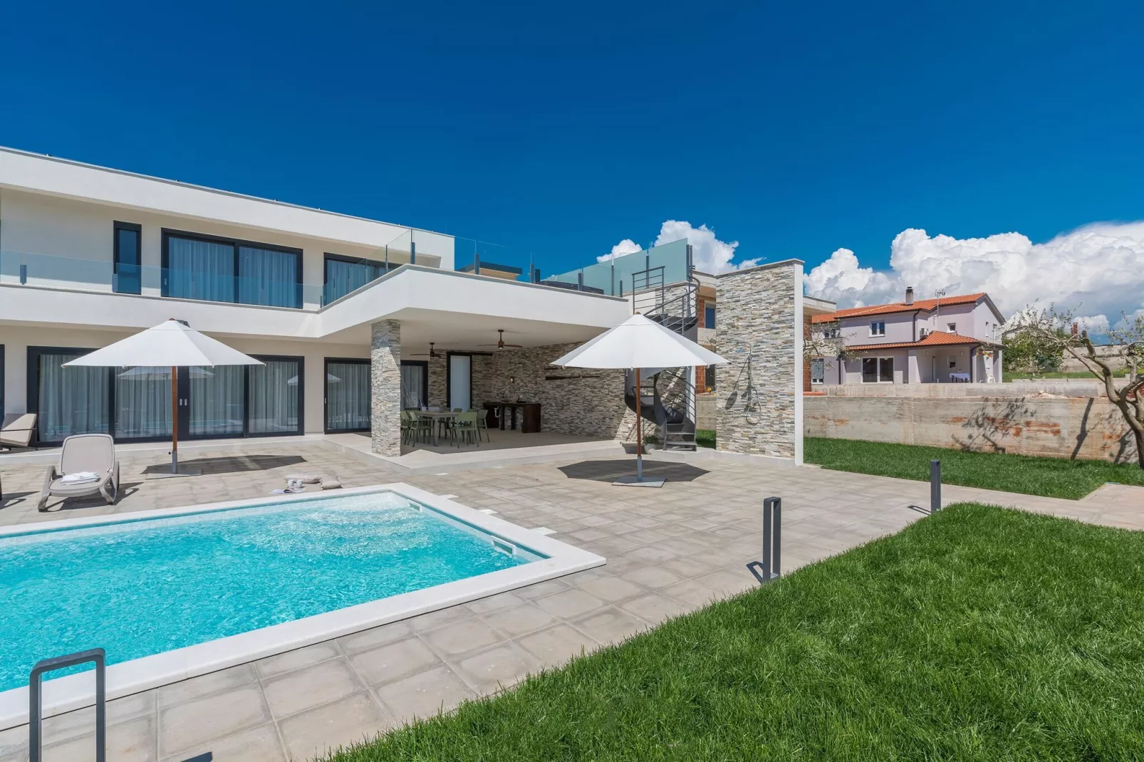 Blanca-Pool