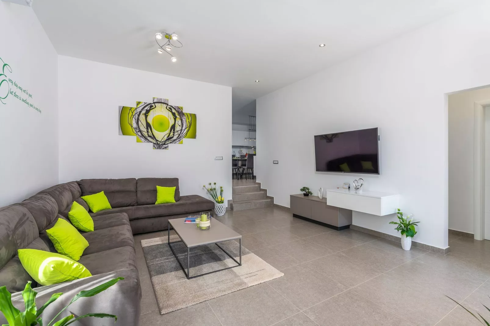 KAYAK-Living room