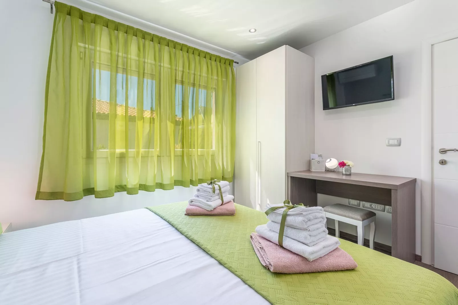 KAYAK-Bedroom
