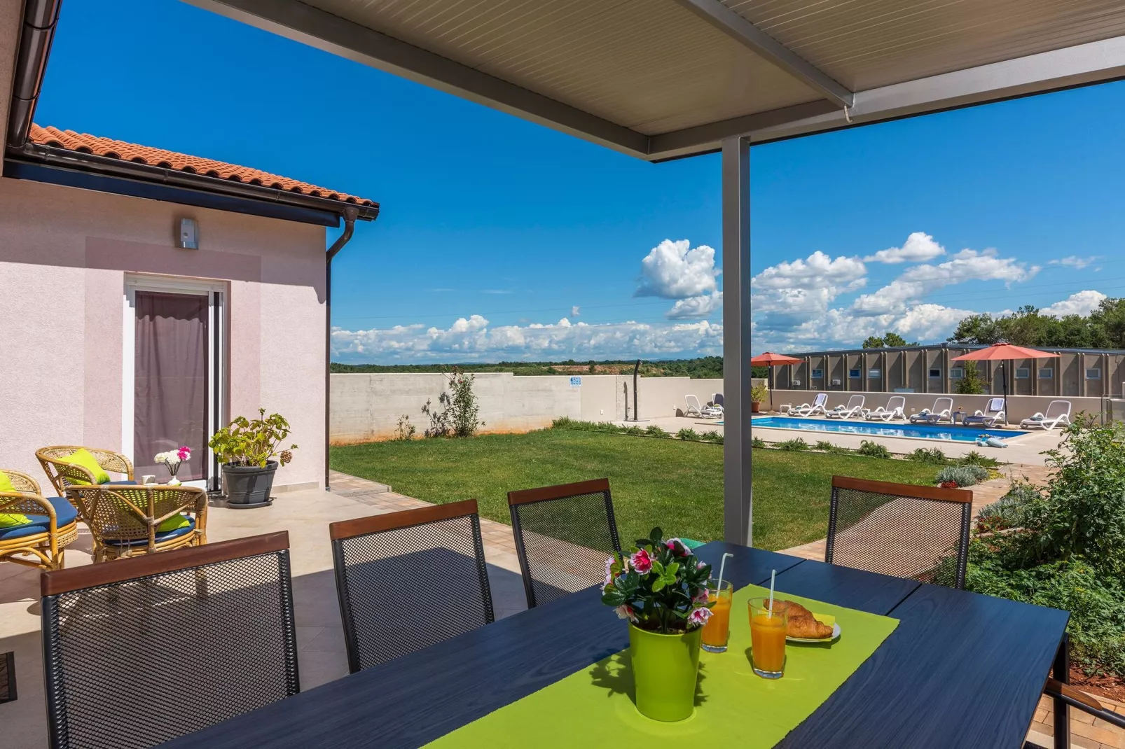 KAYAK-Terrace balcony