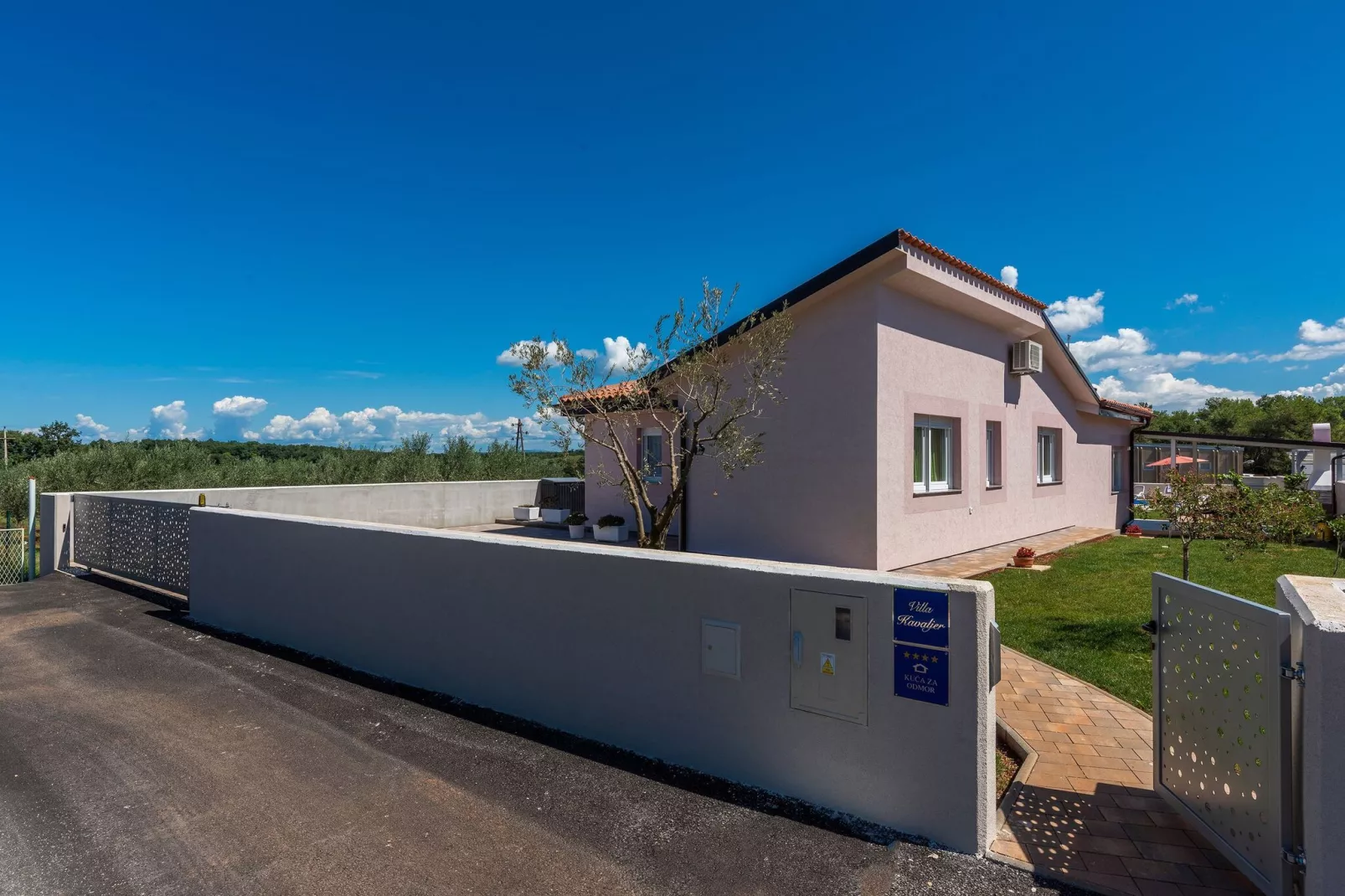 KAYAK-Facilities