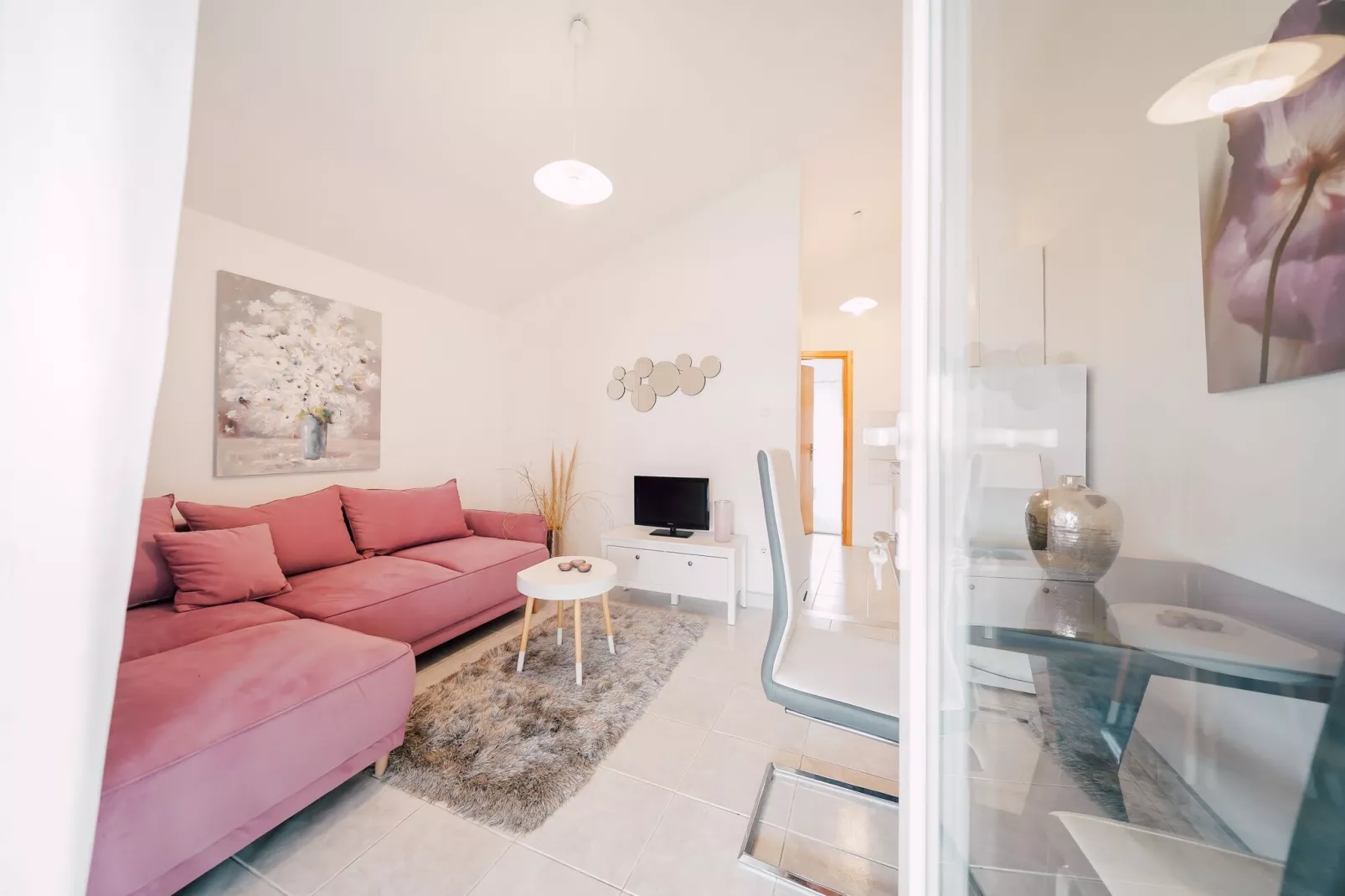 Meri 3-Living room