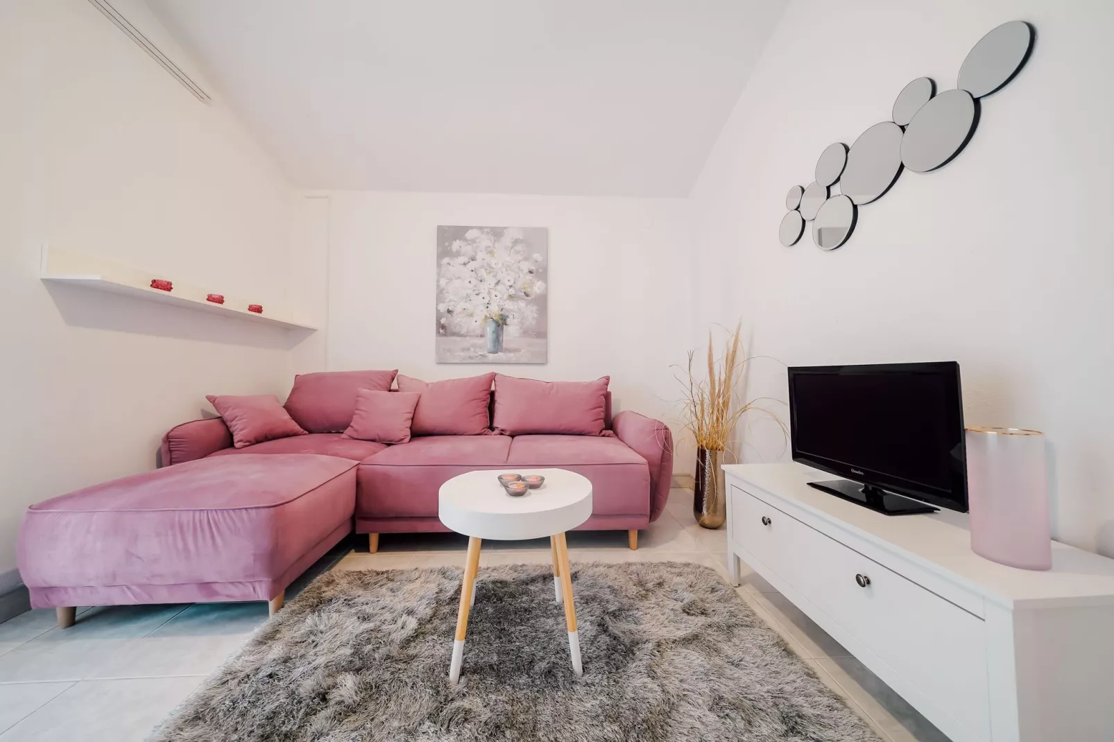 Meri 3-Living room