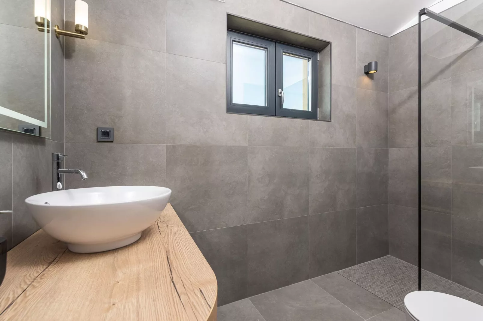 Villa Tin-Bathroom