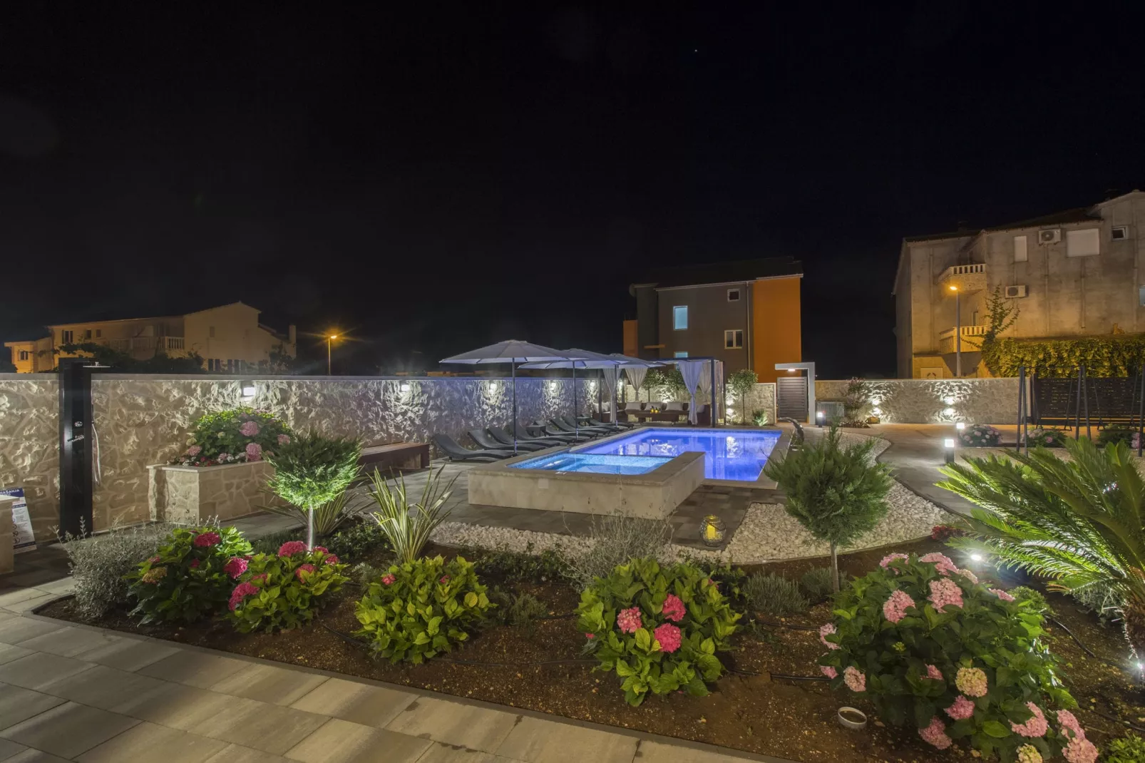 Villa apartment Danica-Gardens summer