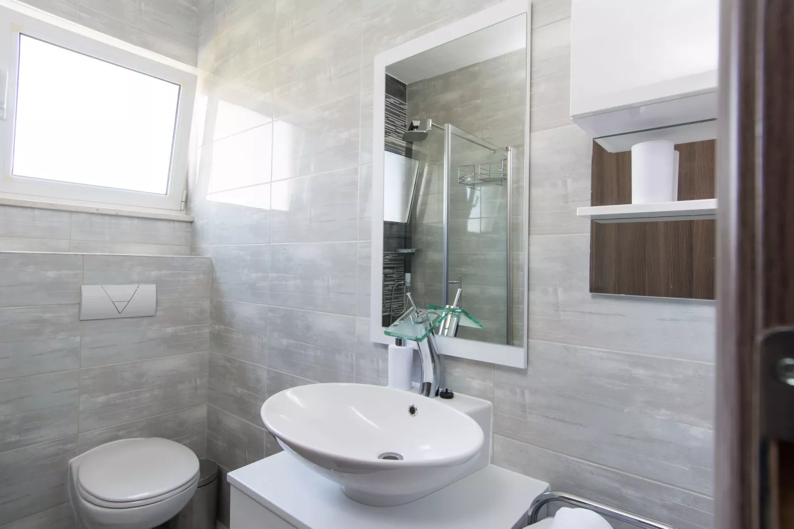 Eta's Apartment-Bathroom