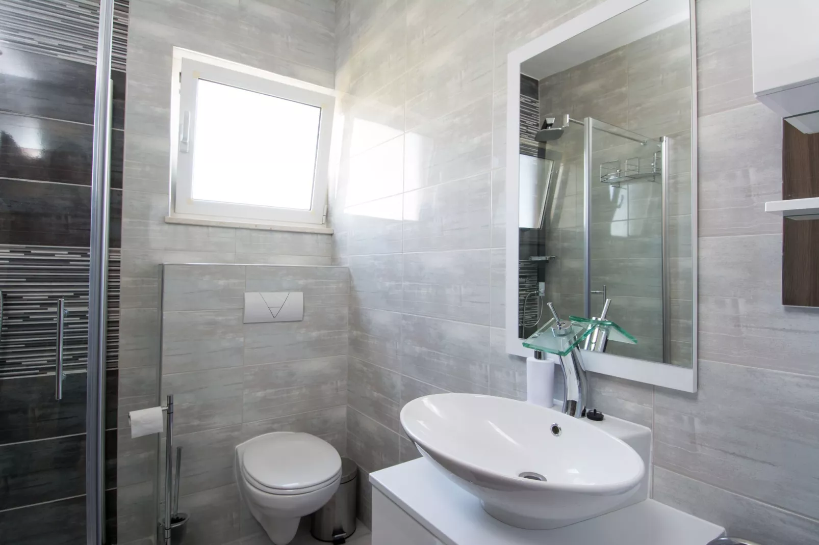 Eta's Apartment-Bathroom