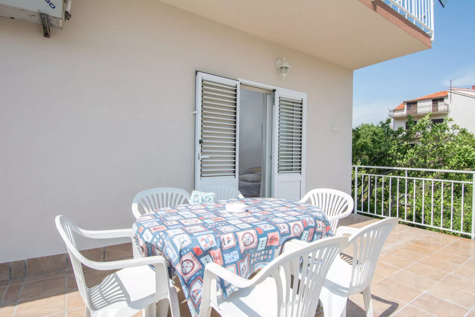 Tina's Apartment-Terrace balcony