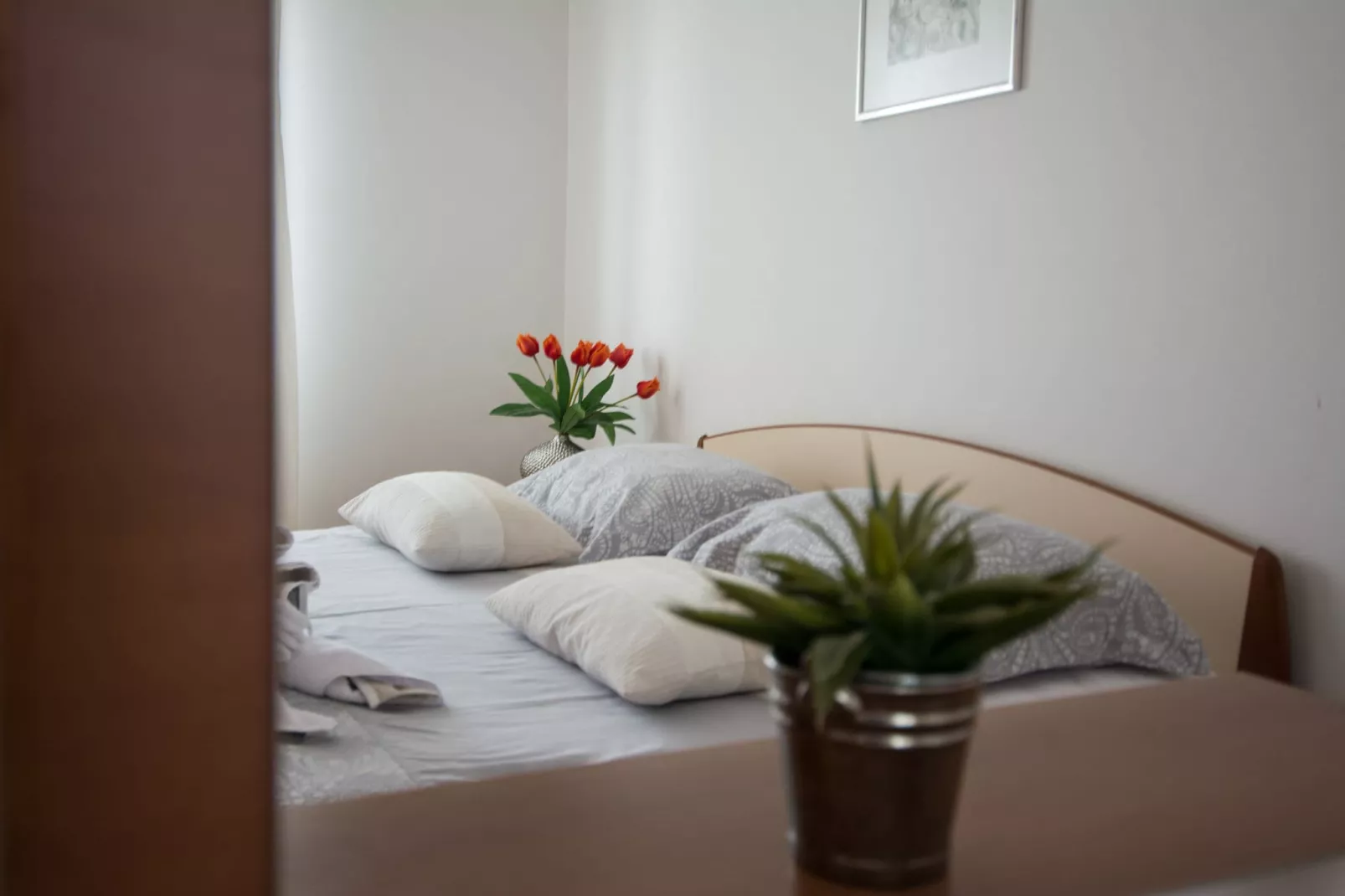 Tina's Apartment-Atmosphere