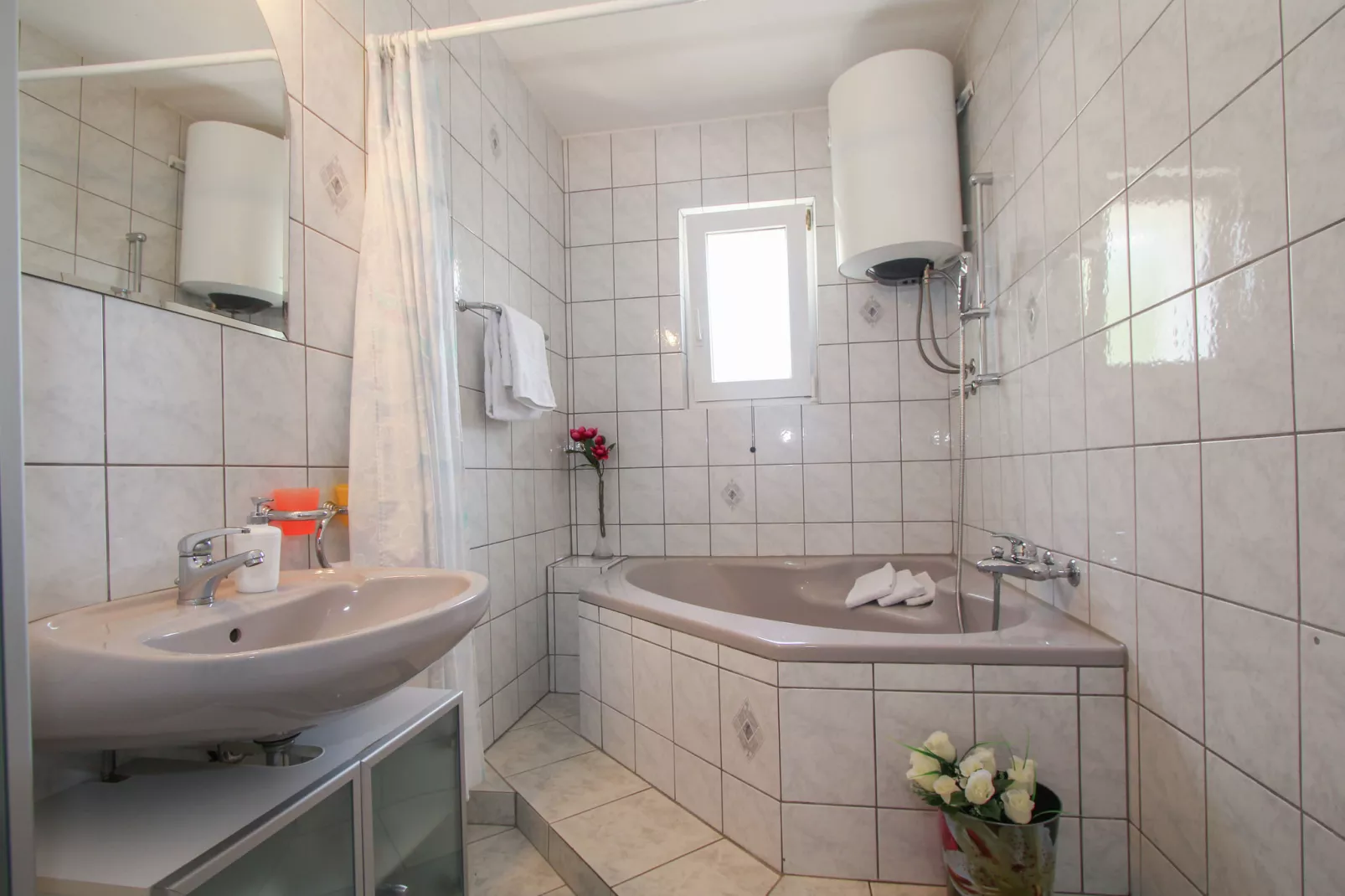 Apartment Petra-Bathroom