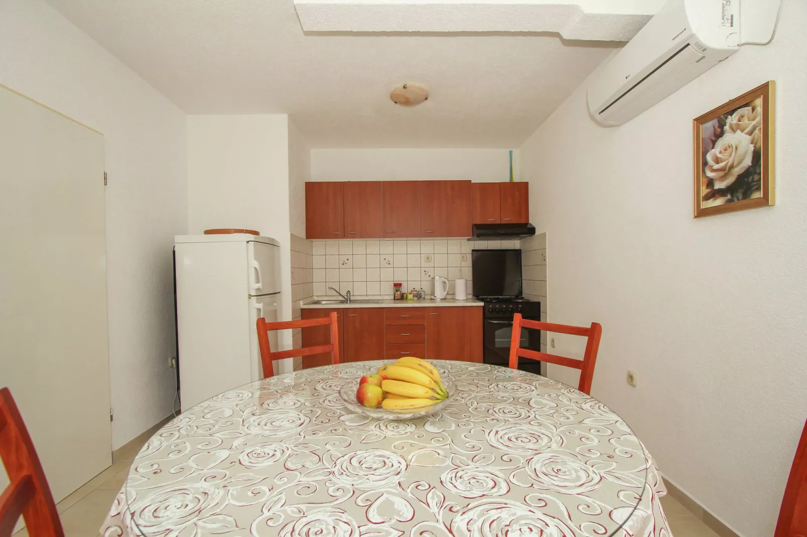Apartment Verica-Kitchen