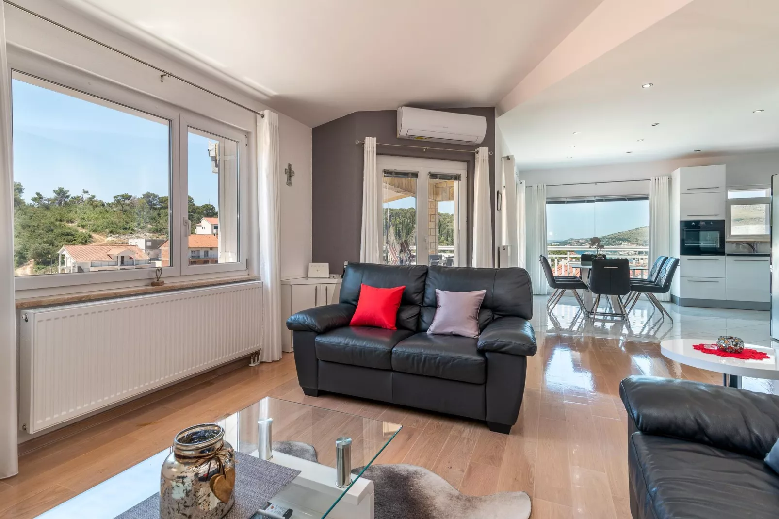 DeLux Apartment-Living room
