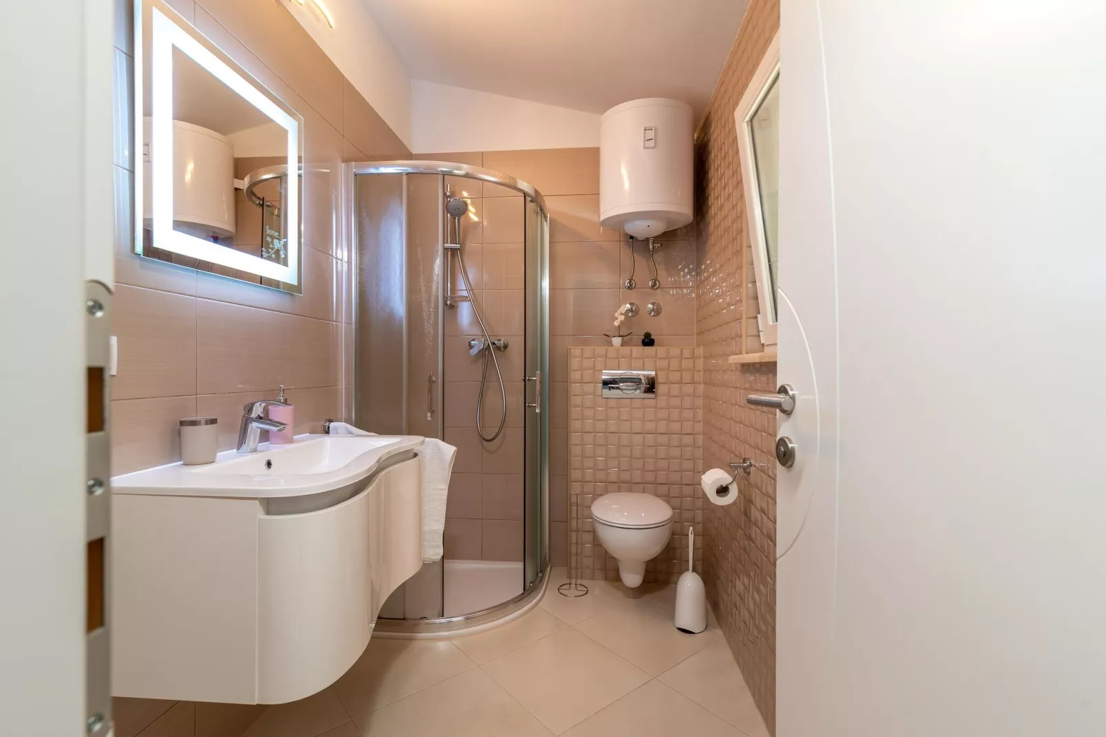 DeLux Apartment-Bathroom