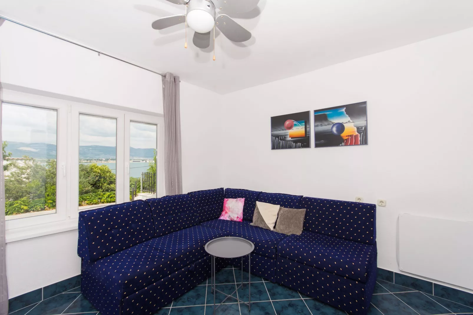 Chill house-Living room