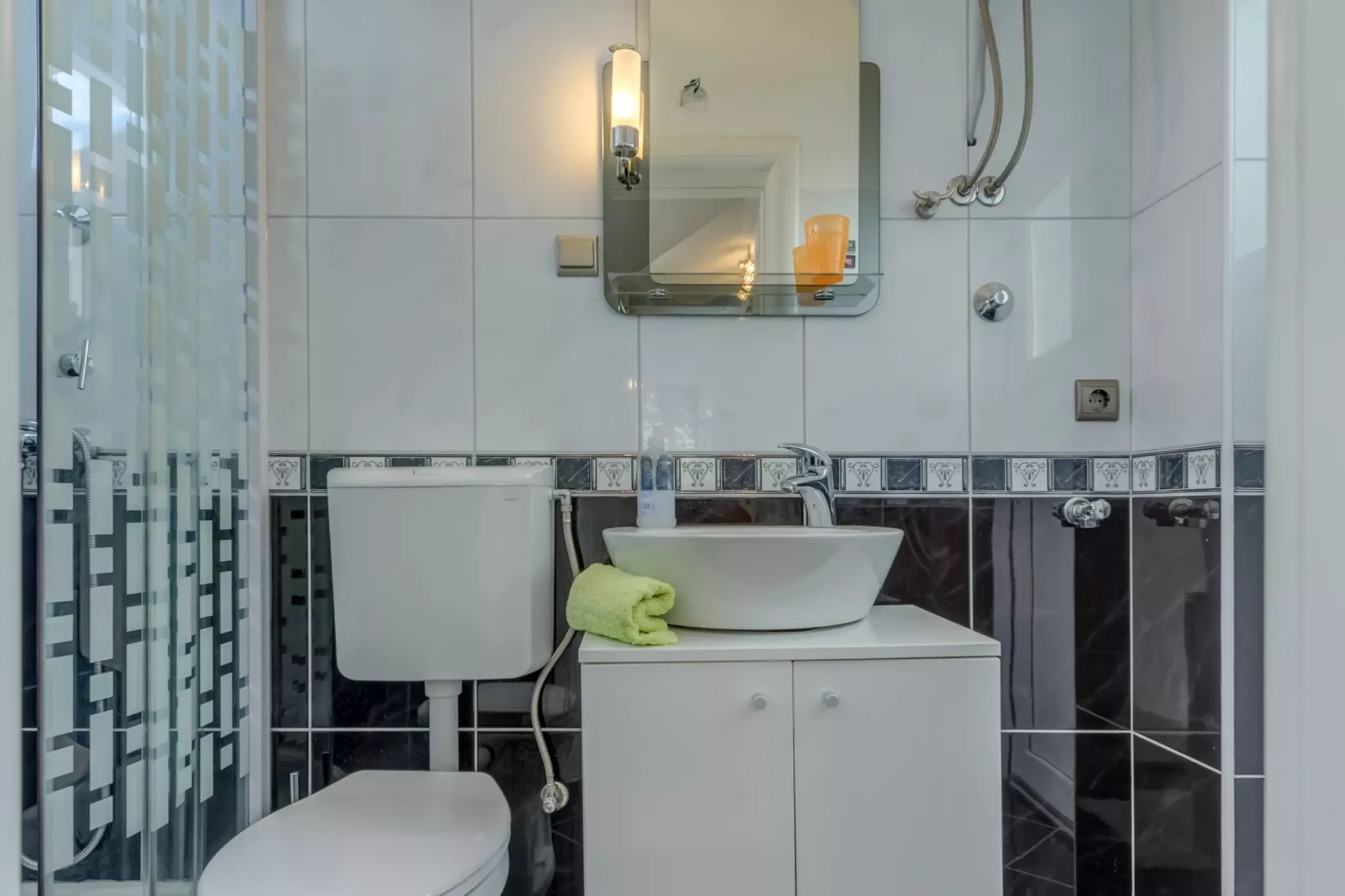 Apartment M1-Bathroom