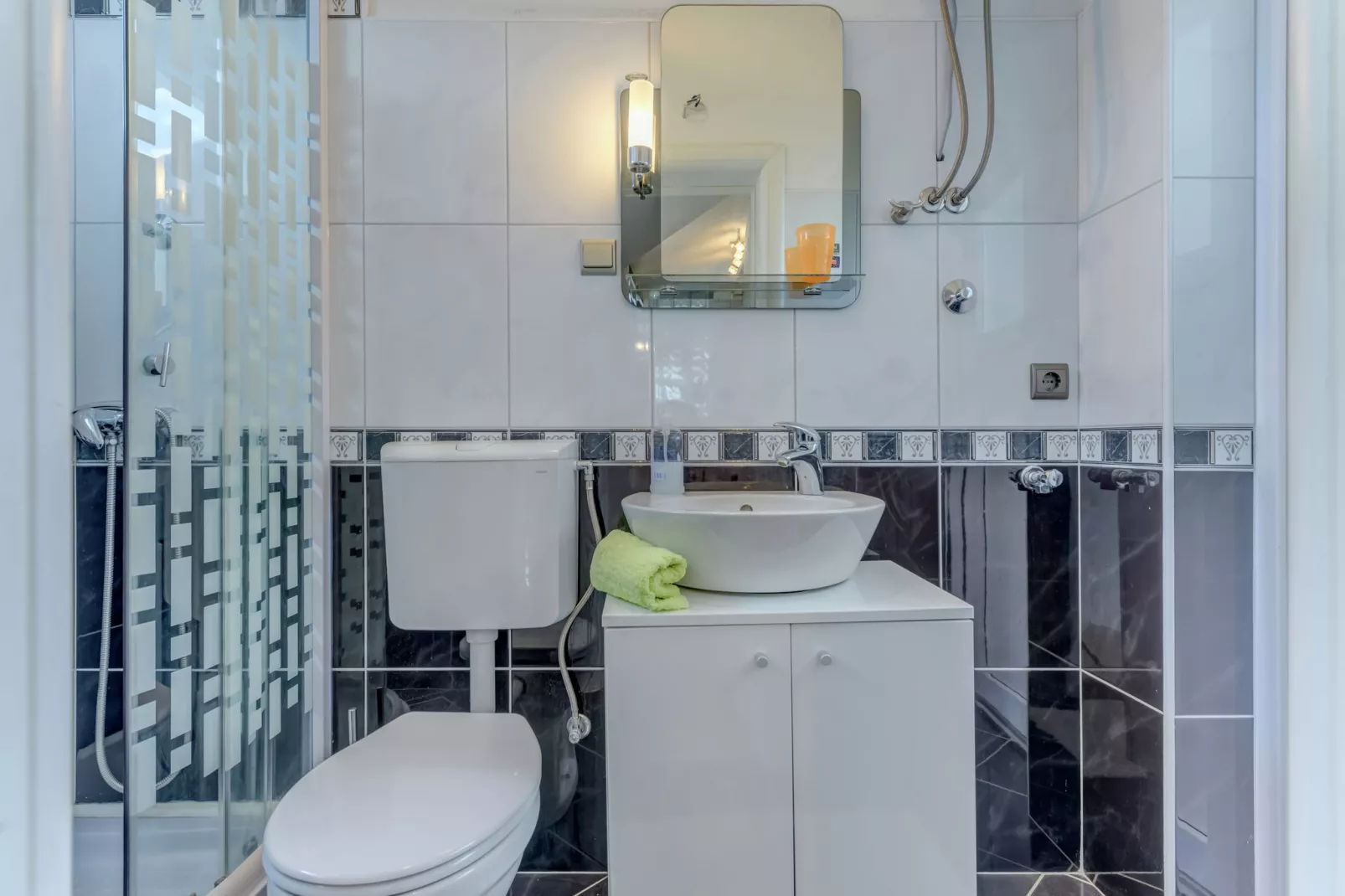 Apartment M1-Bathroom