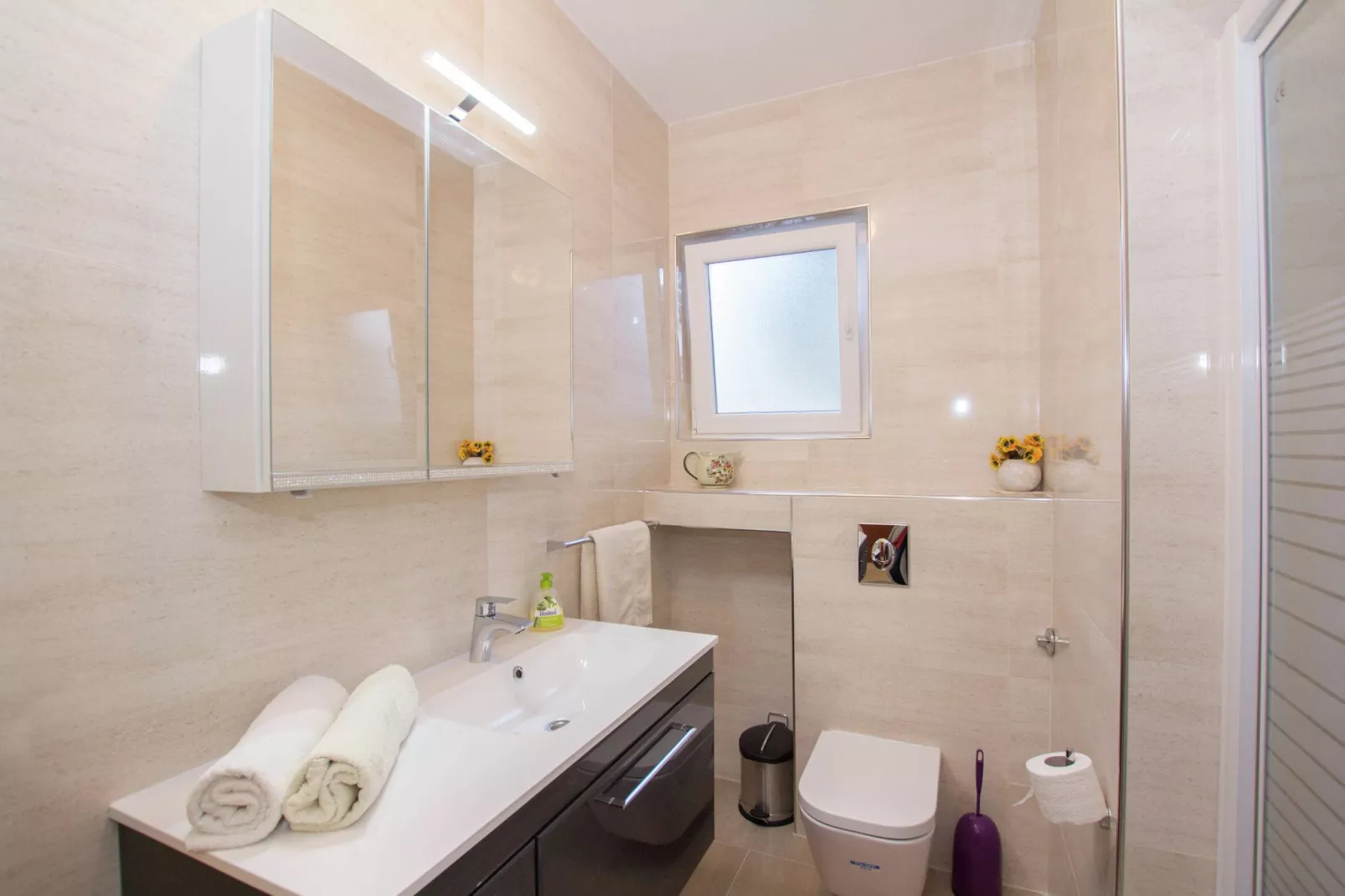 Marina sea view apartment A-Bathroom
