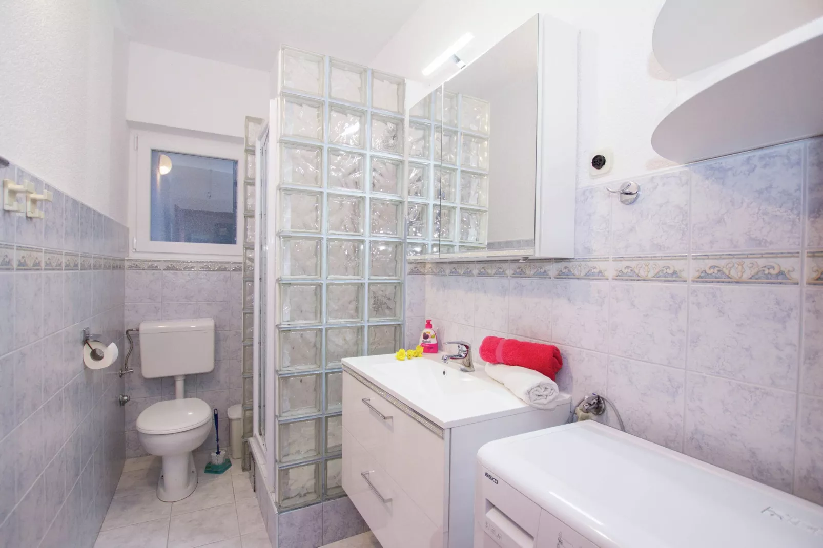 Marina Jacuzzi  Apartment  C-Bathroom