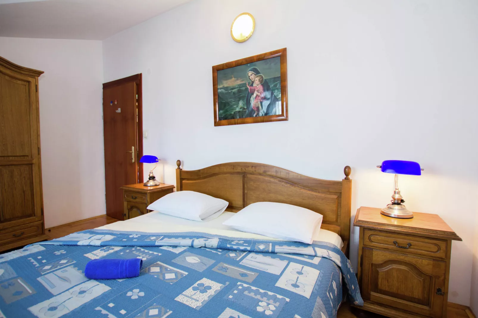 Marina Top Floor apartment E-Bedroom