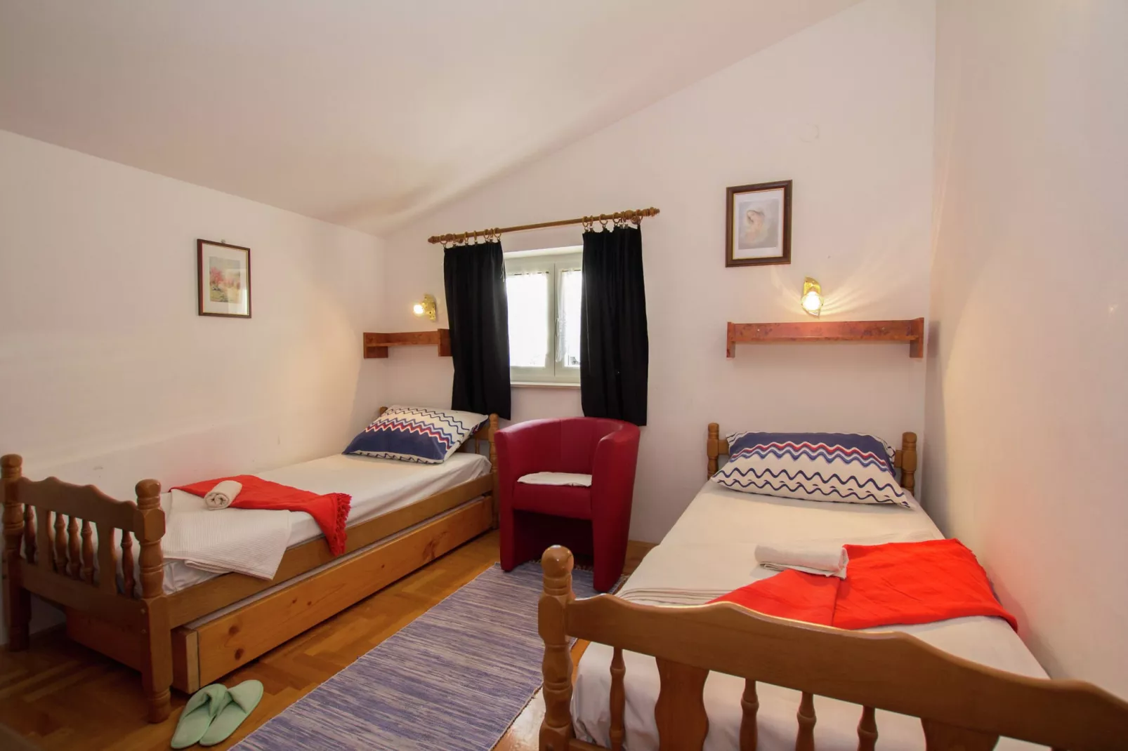 Marina Top Floor apartment E-Bedroom