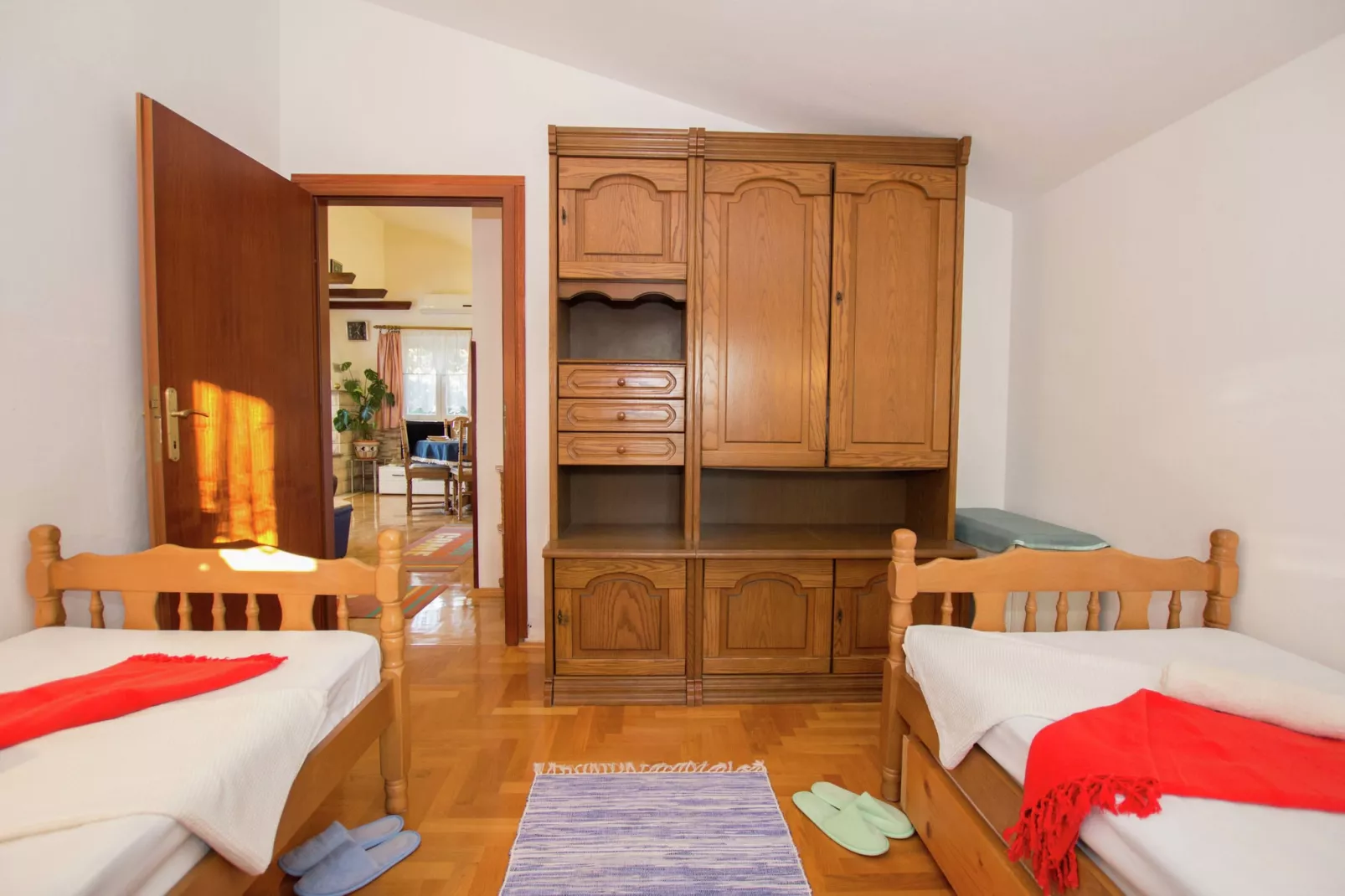 Marina Top Floor apartment E-Bedroom