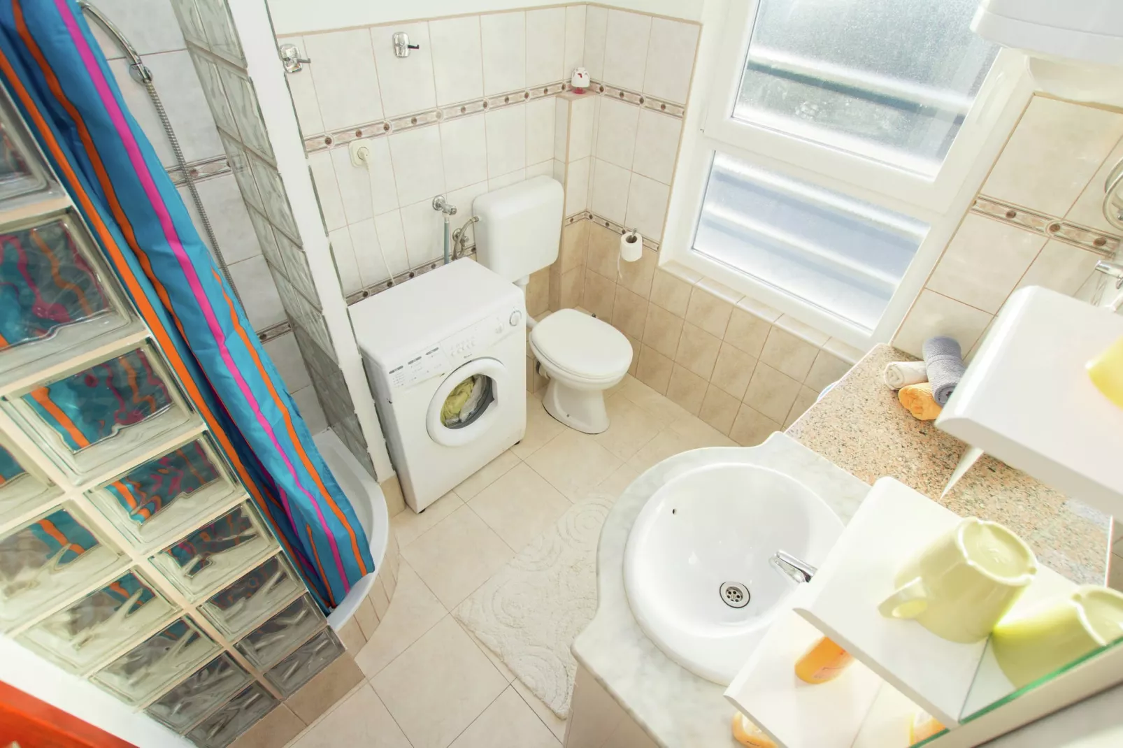 Marina Top Floor apartment E-Bathroom