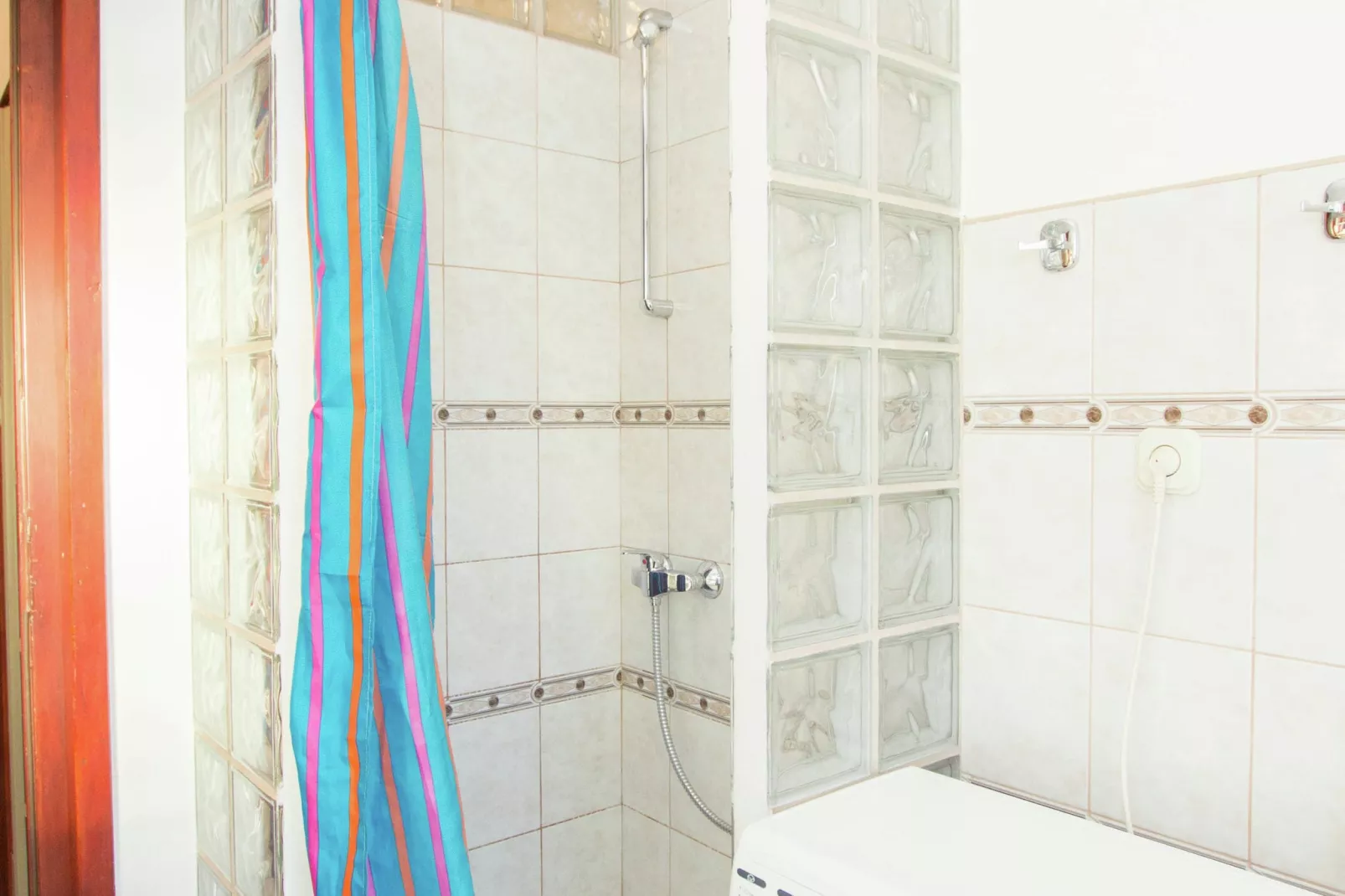 Marina Top Floor apartment E-Bathroom