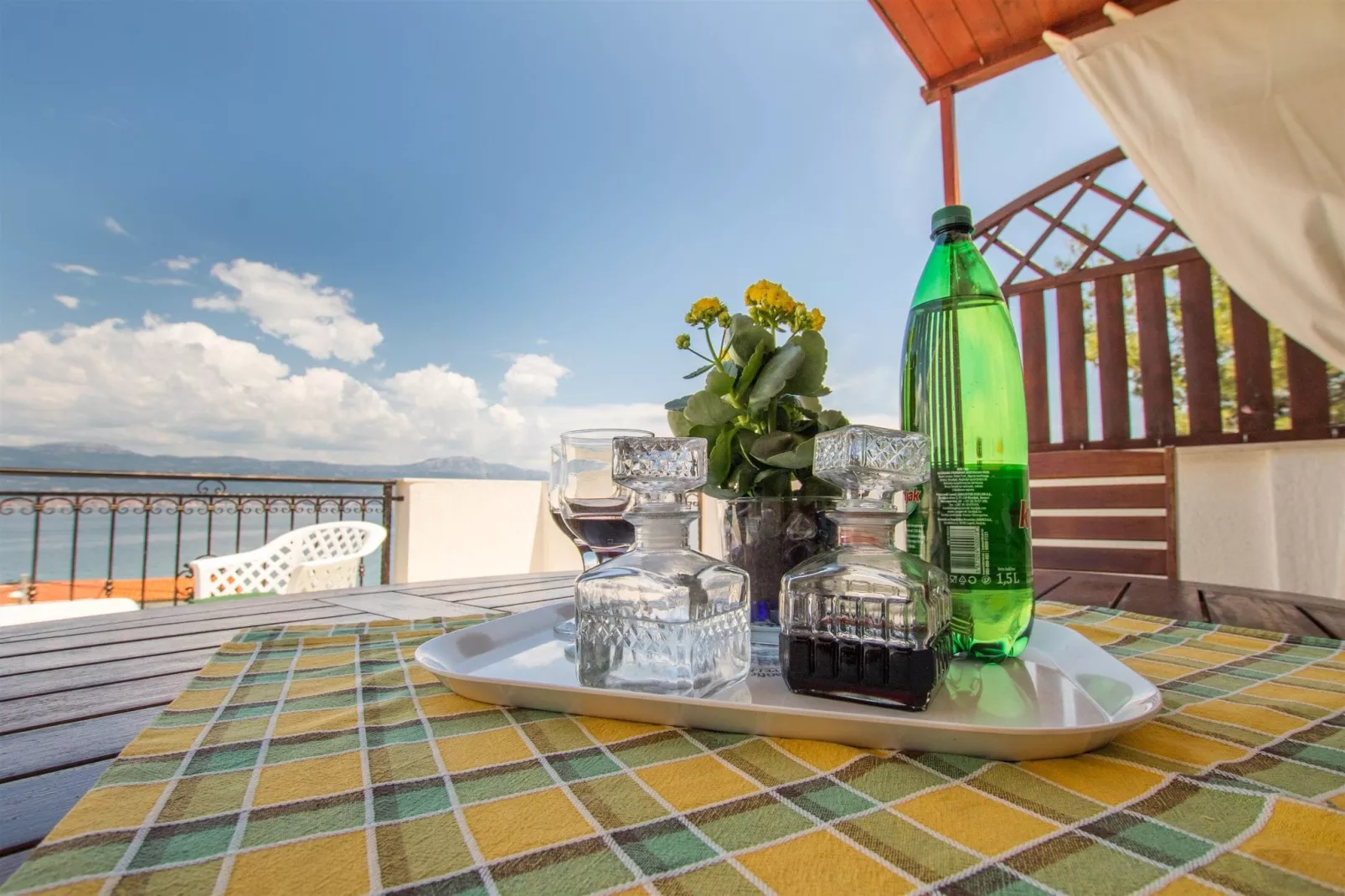 Marina Top Floor apartment E-Terrace balcony