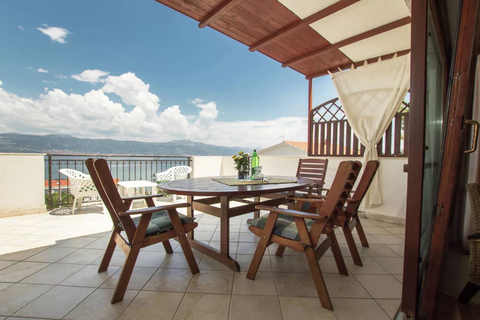 Marina Top Floor apartment E-Terrace balcony