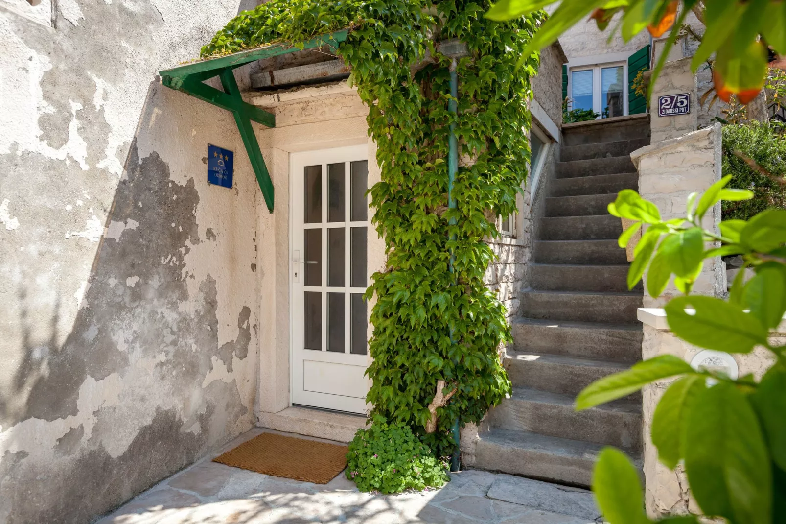 House Tea-Balcon-terrasse