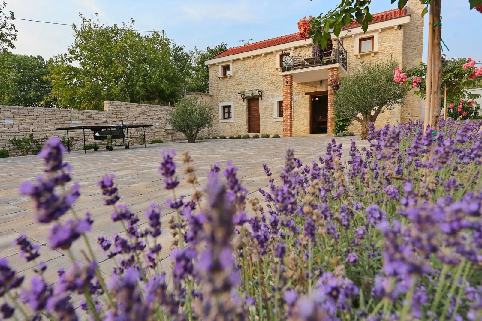 Villa Tereza-Gärten Sommer