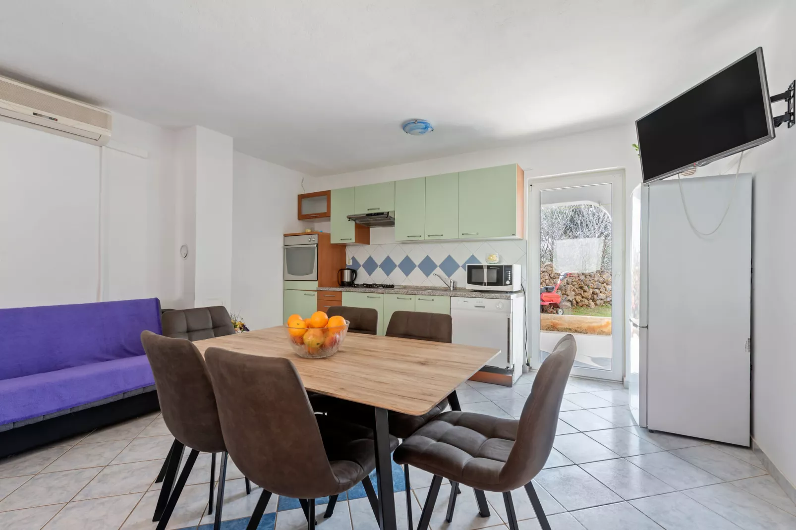 Apartment Stueckler 5-Esszimmer