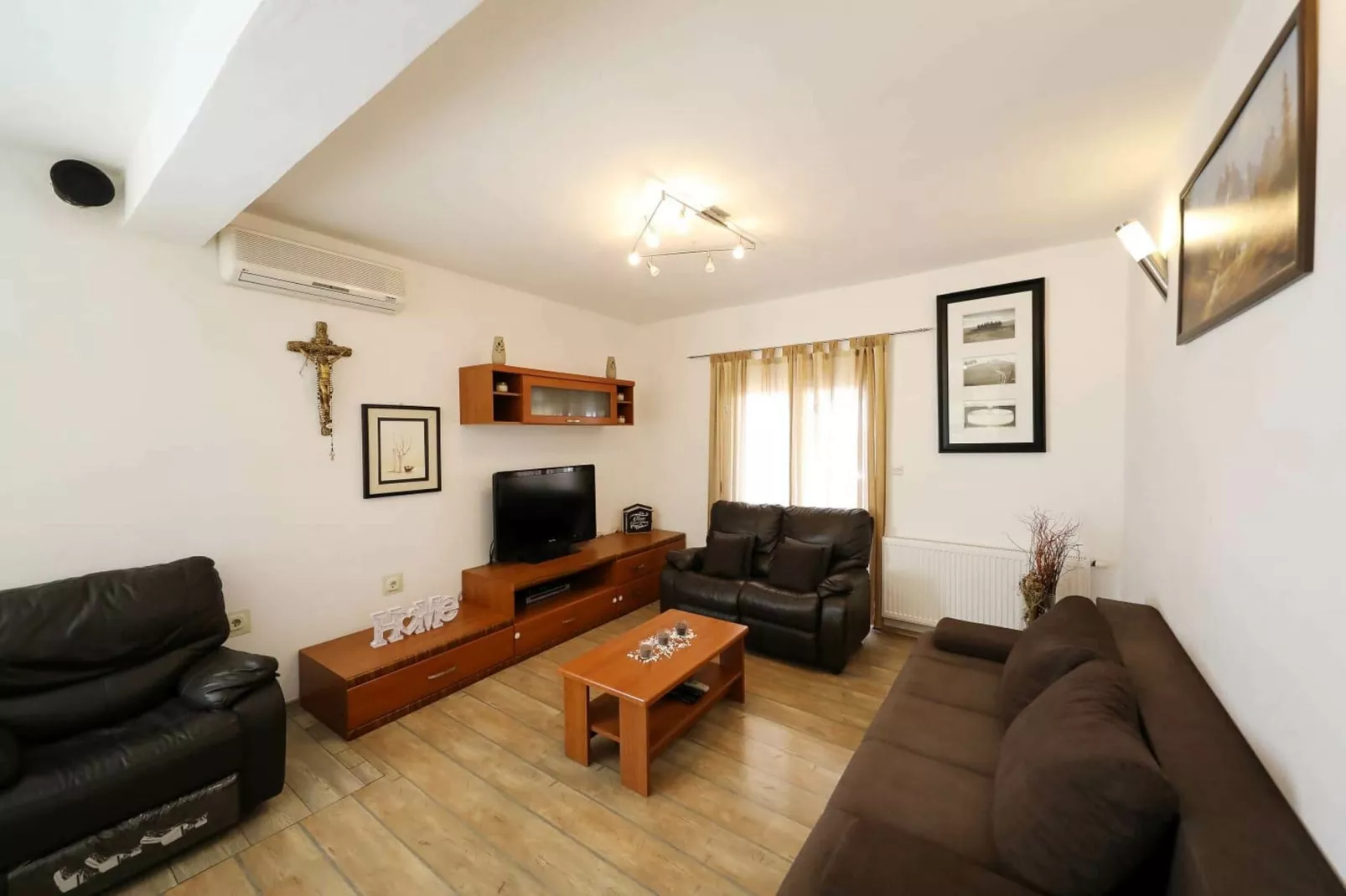 Villa Miki-Living room