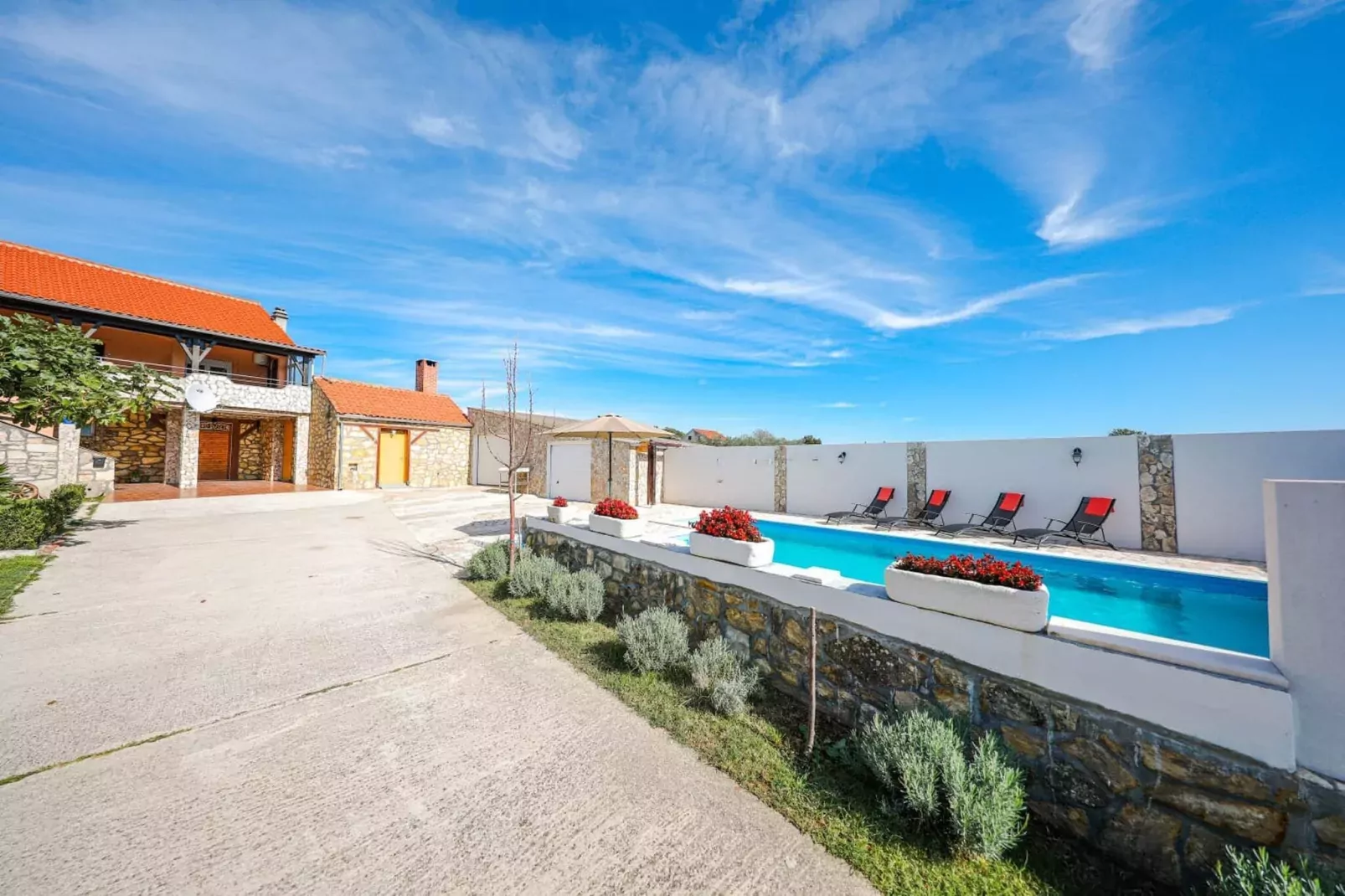 Villa Miki-Exterior summer