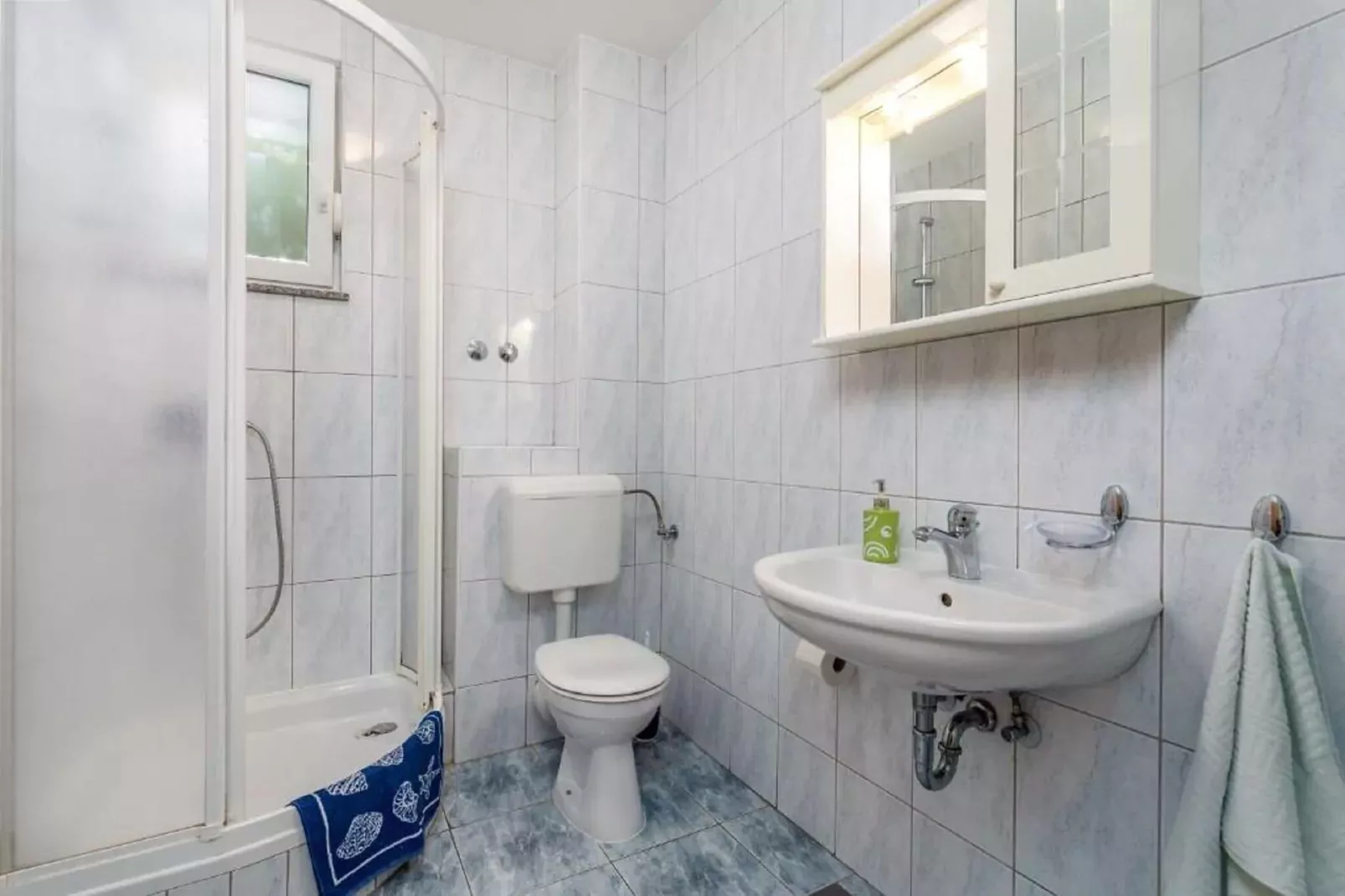 Modra kuća 2-Bathroom