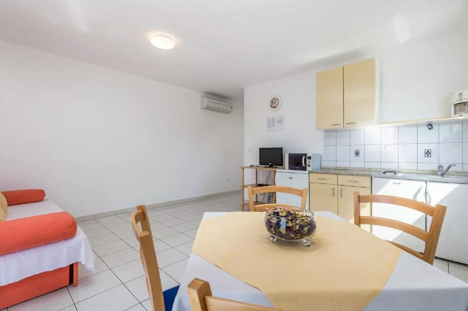 Modra kuća 4-Dining room