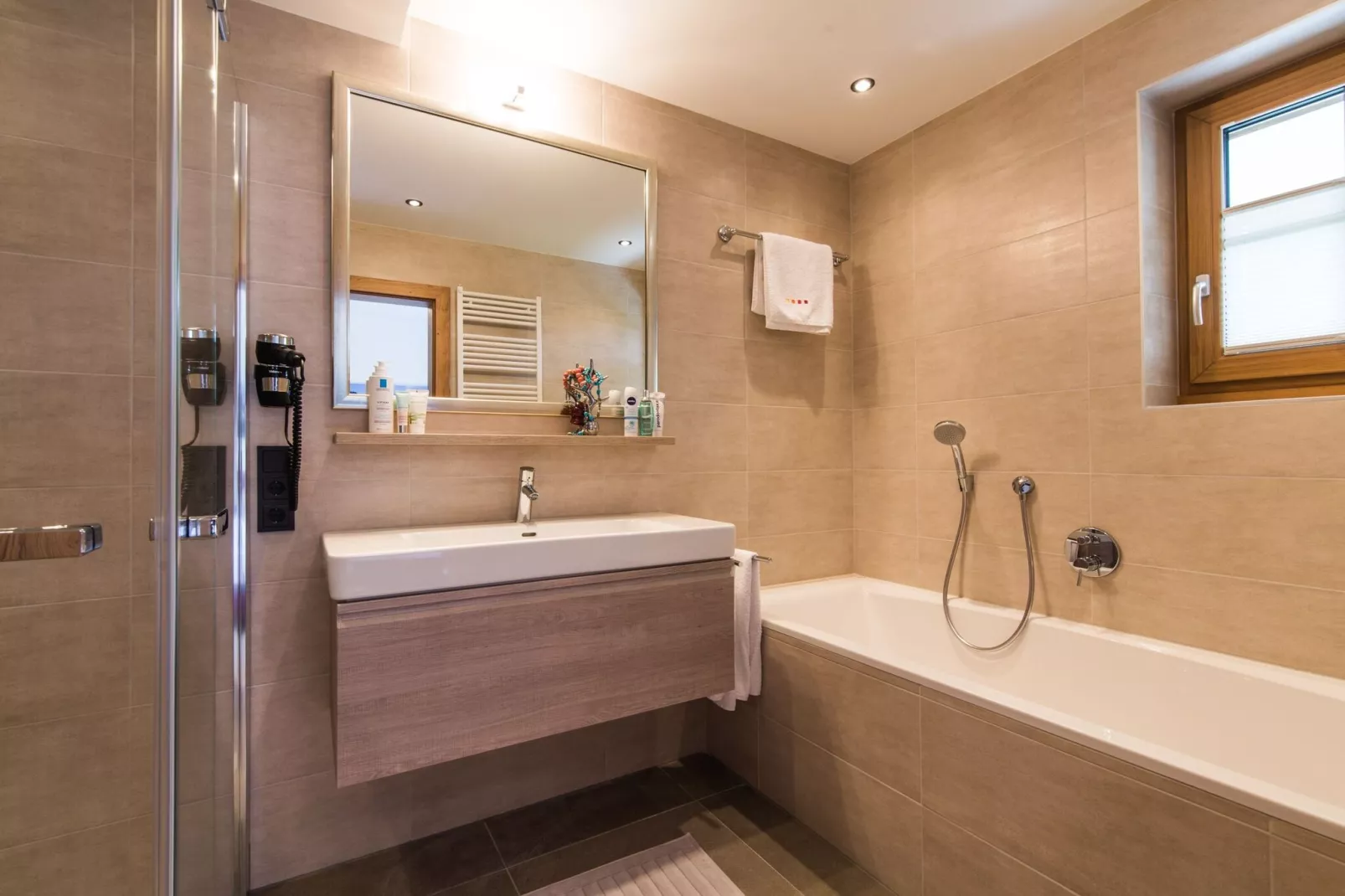 Nationalpark Chalet Rainerhorn-Bathroom