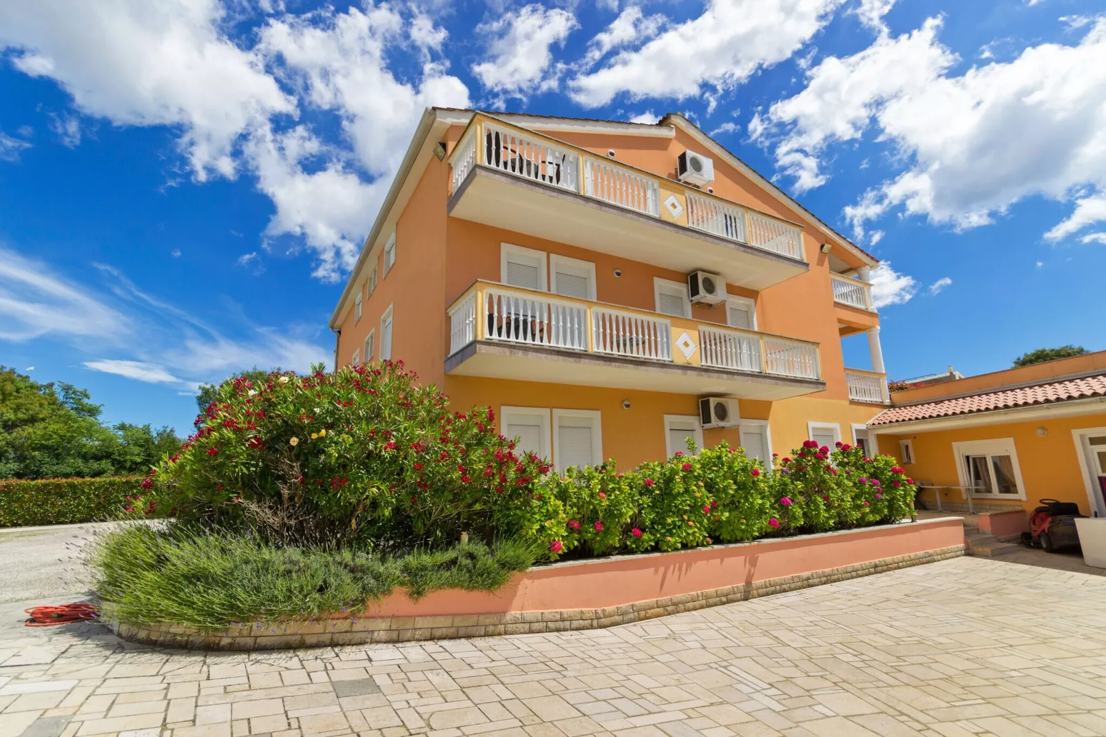 Apartment 7-Exterior summer