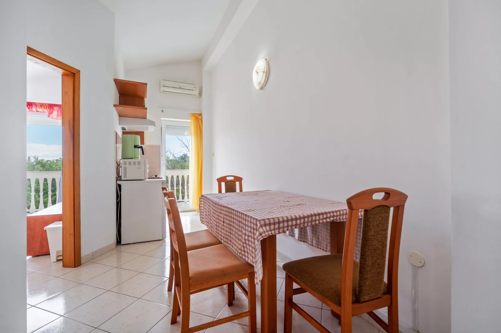 Apartment 7-Dining room
