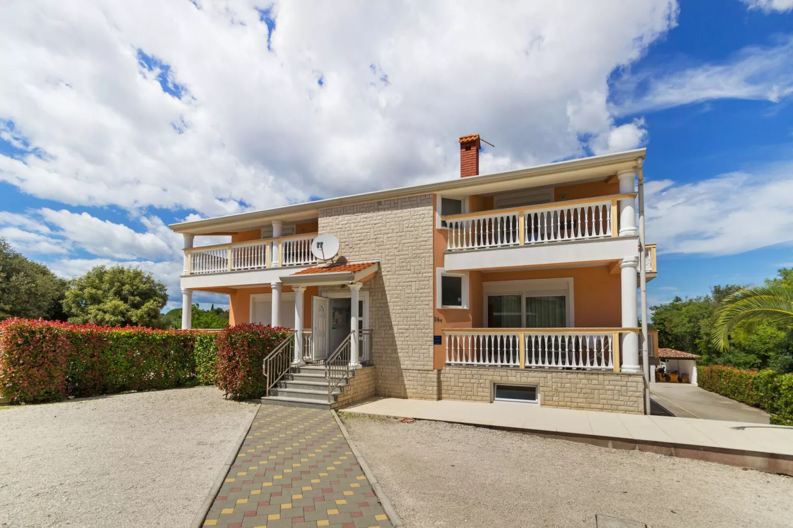 Apartment 7-Exterior summer