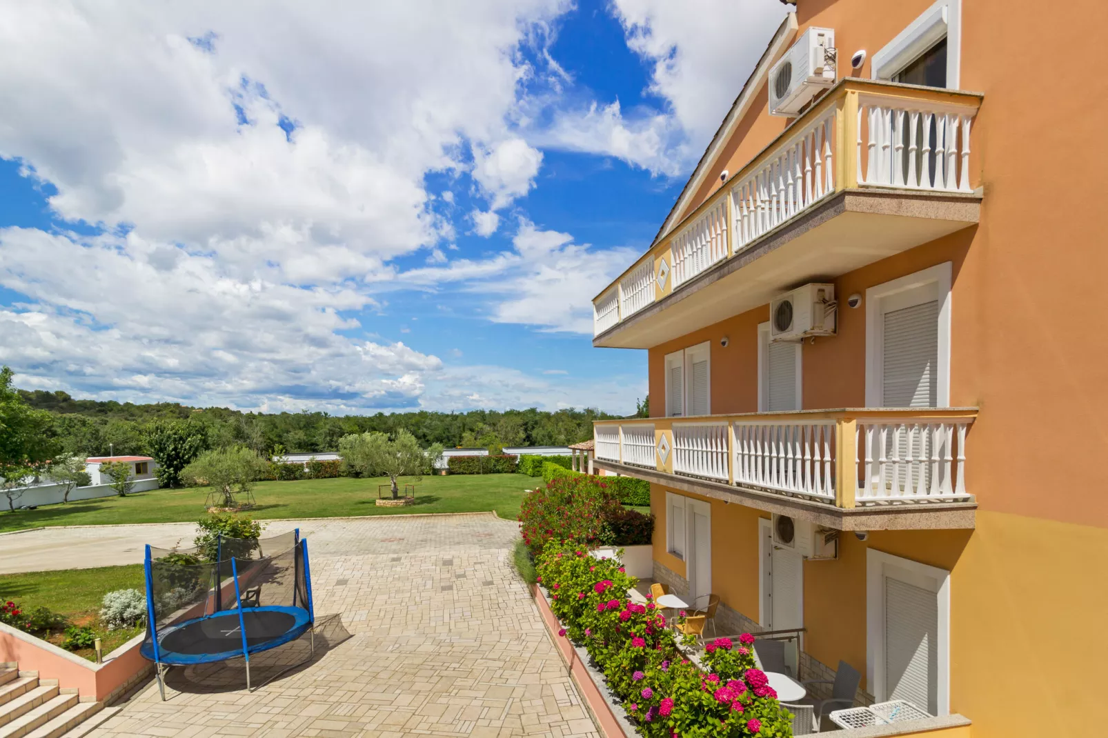 Apartment  8-Gardens summer