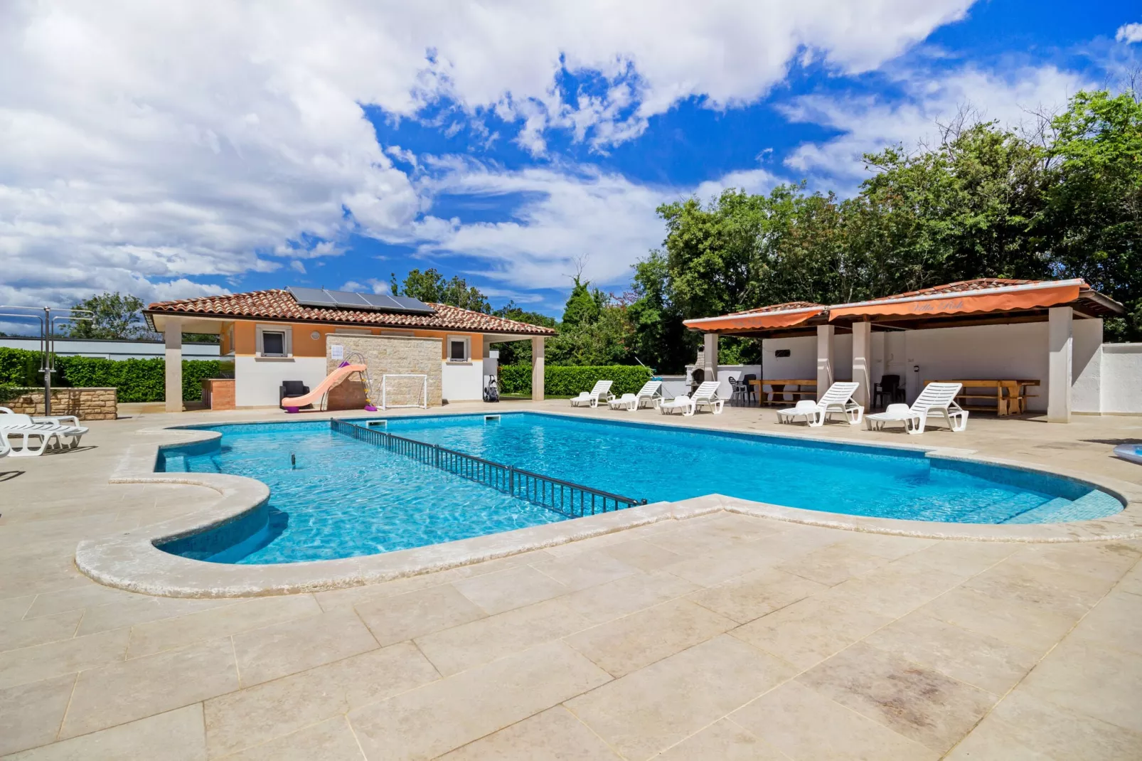 Apartment  8-Pool