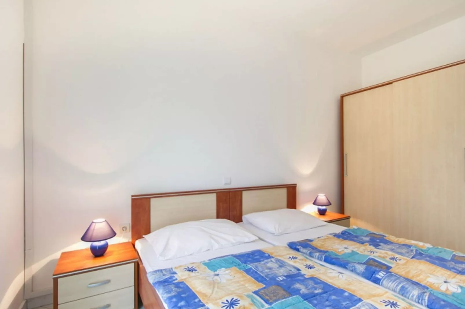 Apartment  8-Bedroom